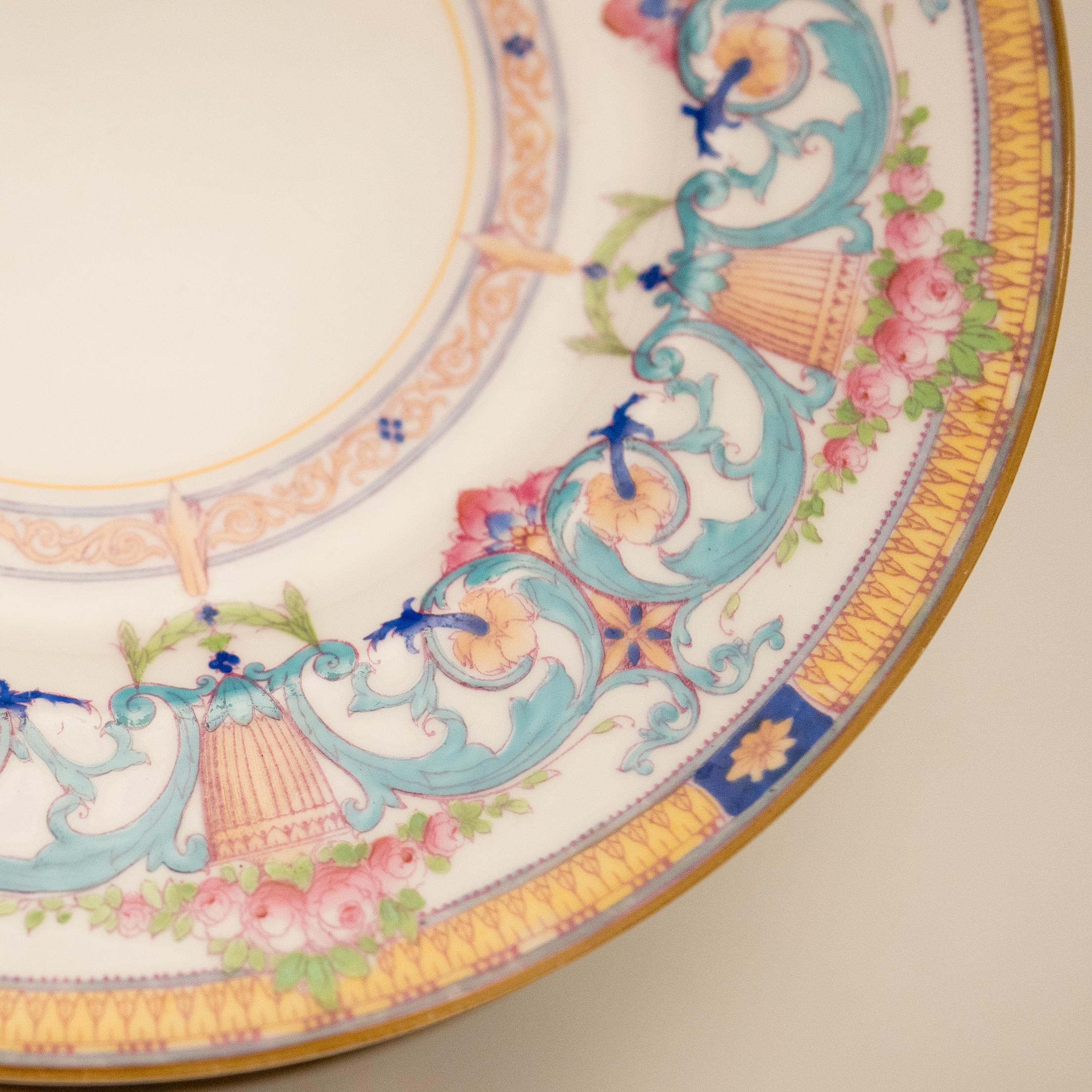 12 Antique Royal Worcester England Hand Enameled Dinner Plates, Circa 1910 In Good Condition In West Palm Beach, FL