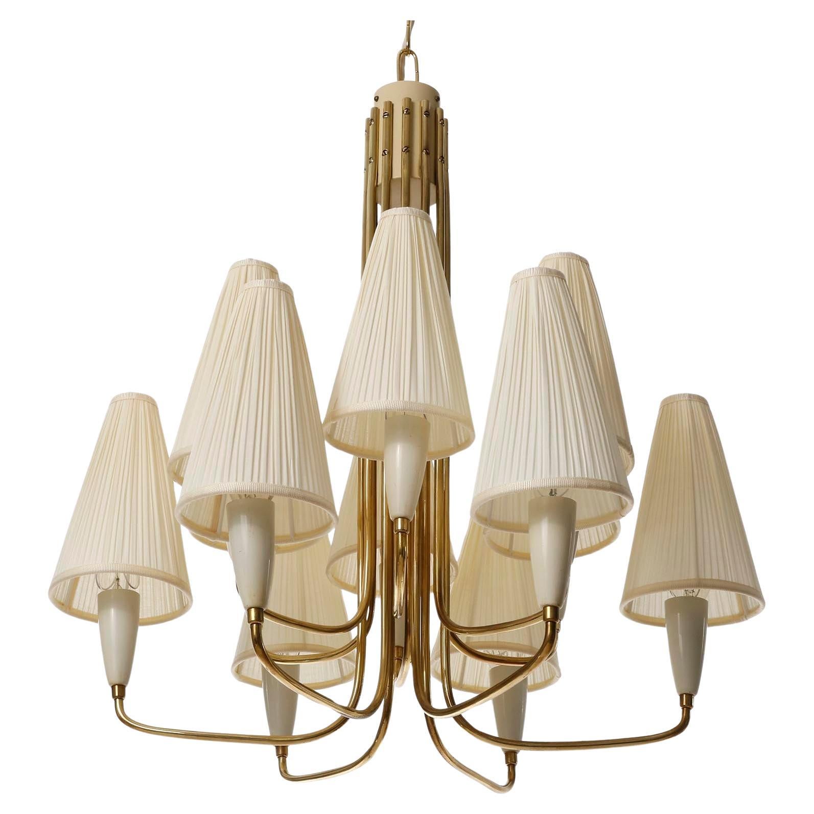 12-Arm Chandelier Pendant Light, Brass Cream Fabric Shades, Rupert Nikoll, 1960s In Good Condition For Sale In Hausmannstätten, AT