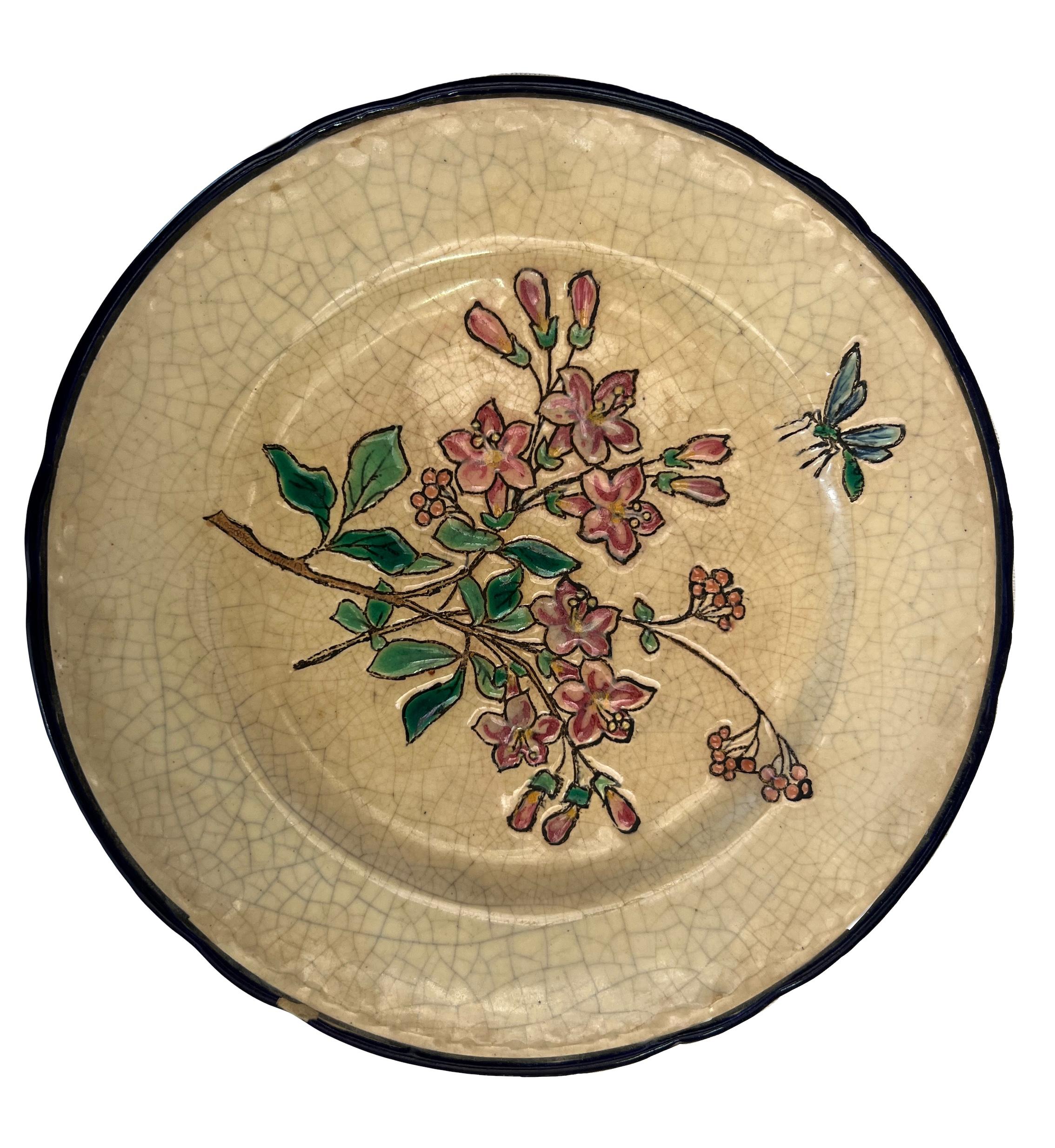 20ième siècle 12 assiettes à dessert en émaux de Longwy decor fleur et insecte en vente