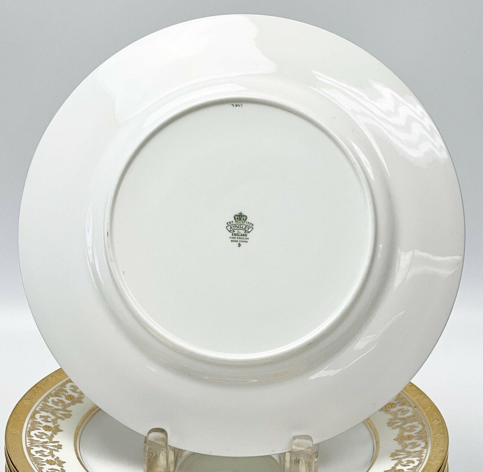 Gilt 12 Aynsley England Porcelain Dinner Plates in Kenilworth Ivory, circa 1940 For Sale