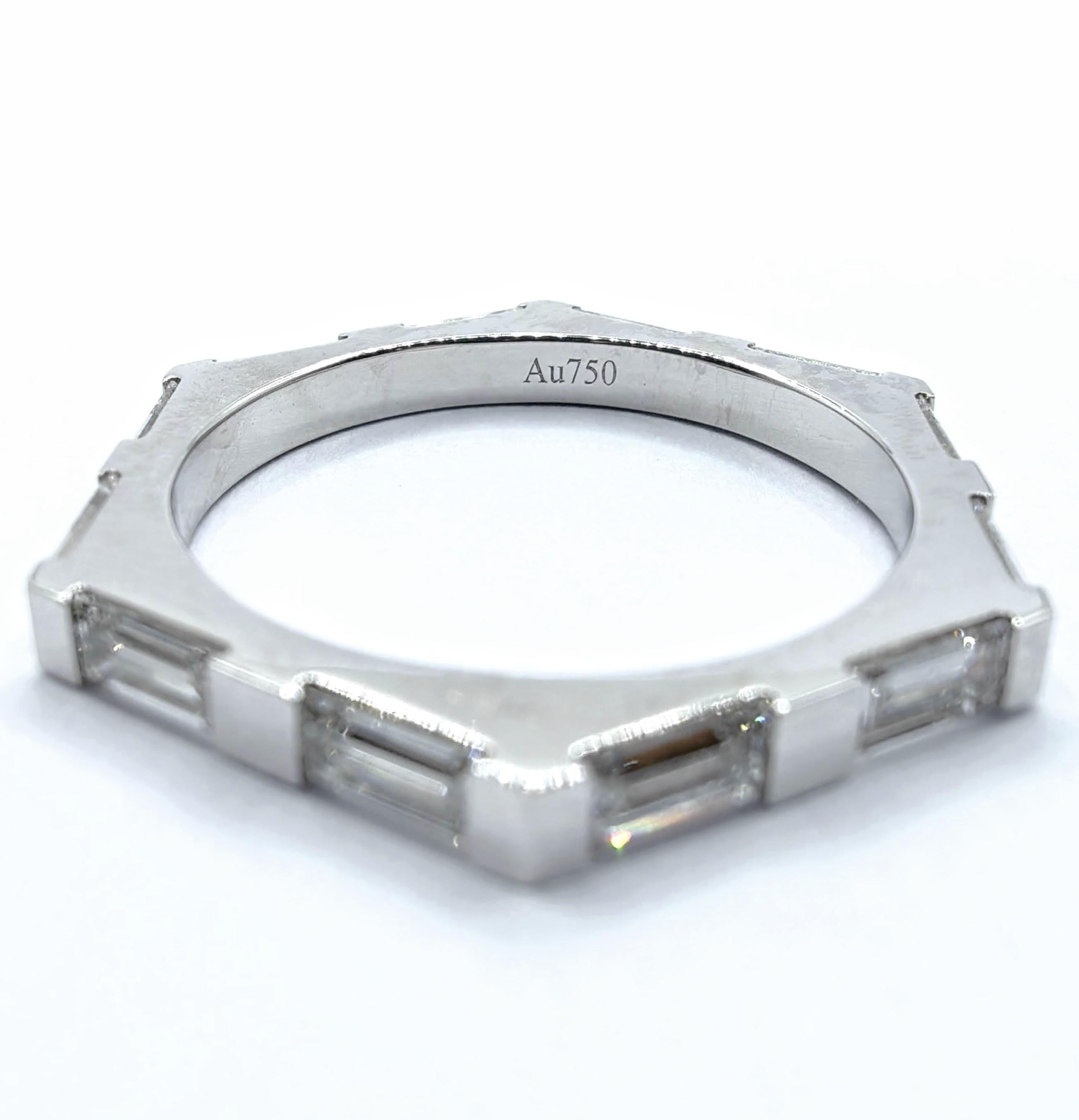 En vente :  Bague en or blanc 18 carats avec 12 diamants baguette en forme d'hexagone à six côtés 5