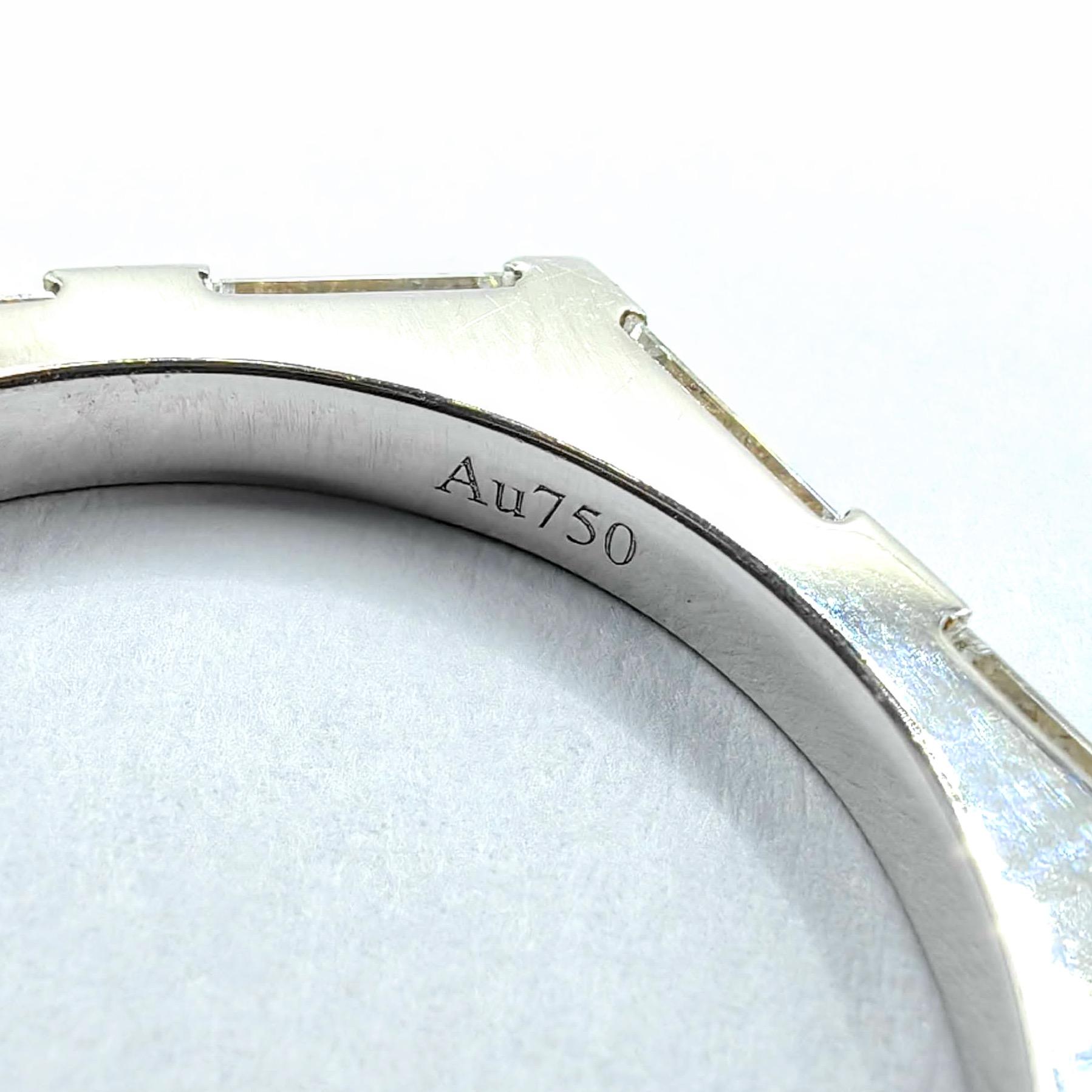 En vente :  Bague en or blanc 18 carats avec 12 diamants baguette en forme d'hexagone à six côtés 8