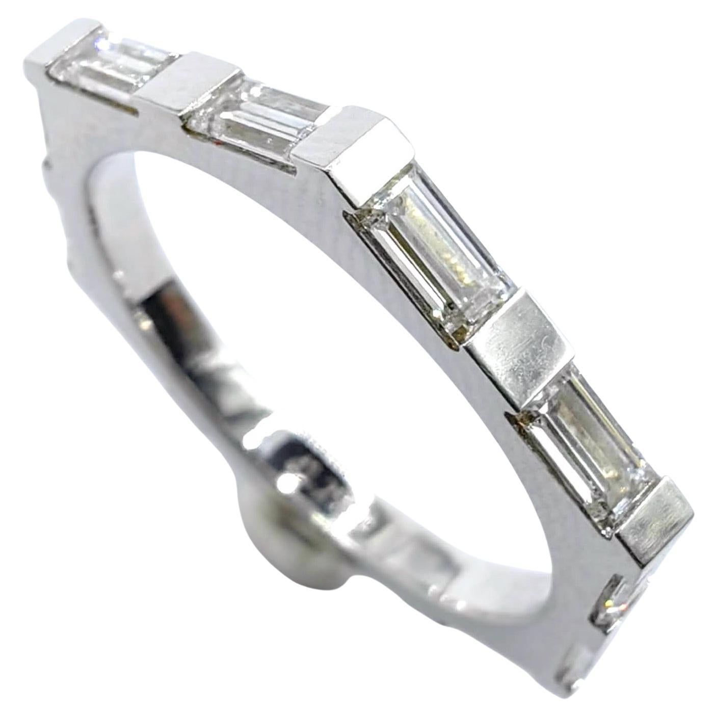En vente :  Bague en or blanc 18 carats avec 12 diamants baguette en forme d
hexagone à six côtés