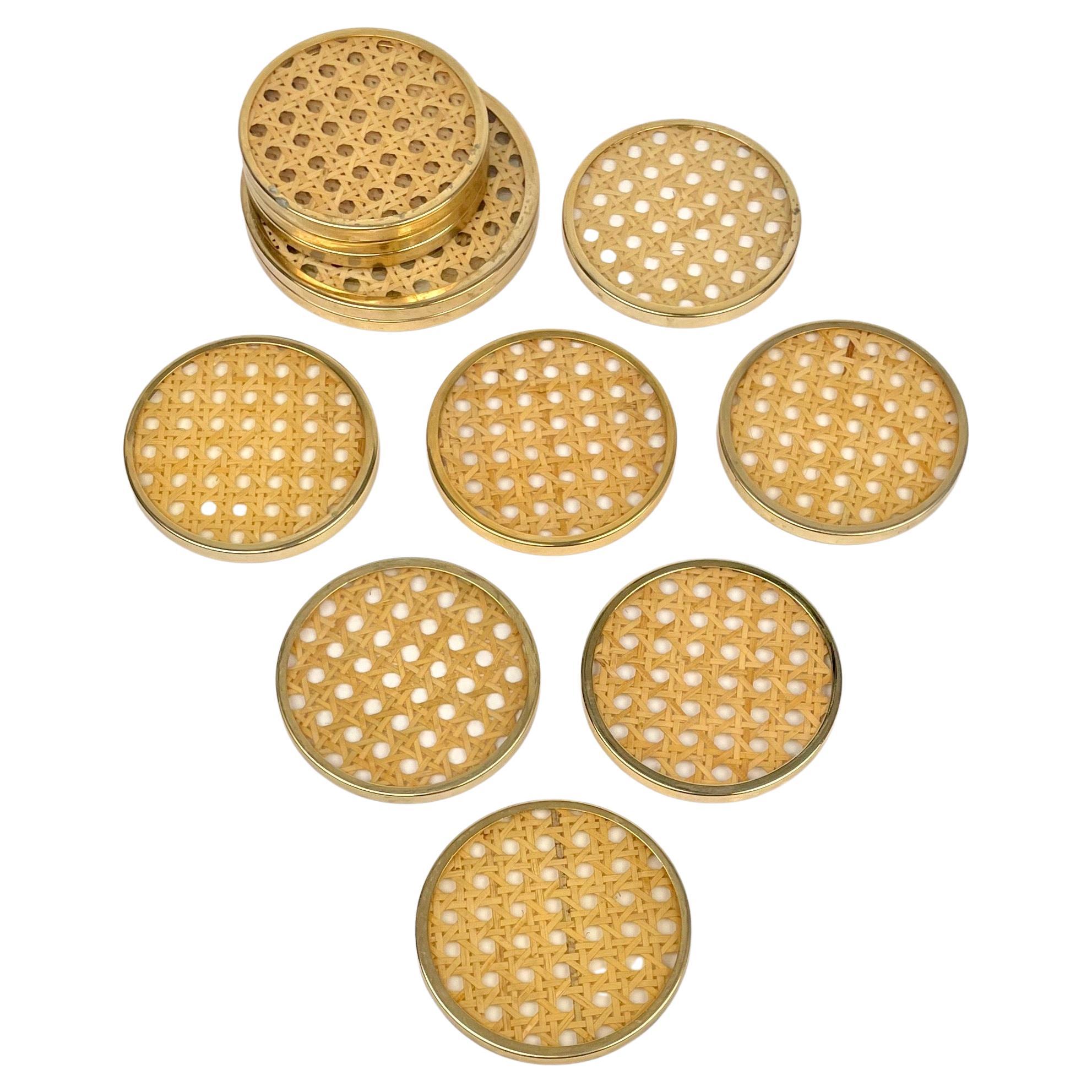 12 total pieces of barware coasters in Lucite and Rattan with a brass frame in the style of Christian Dior Home.

Made in Italy in the 1970s.

Dimensions:
- 10 small size for glasses (diameter 10 cm)
- 2 large size for bottles (diameter 12 cm).