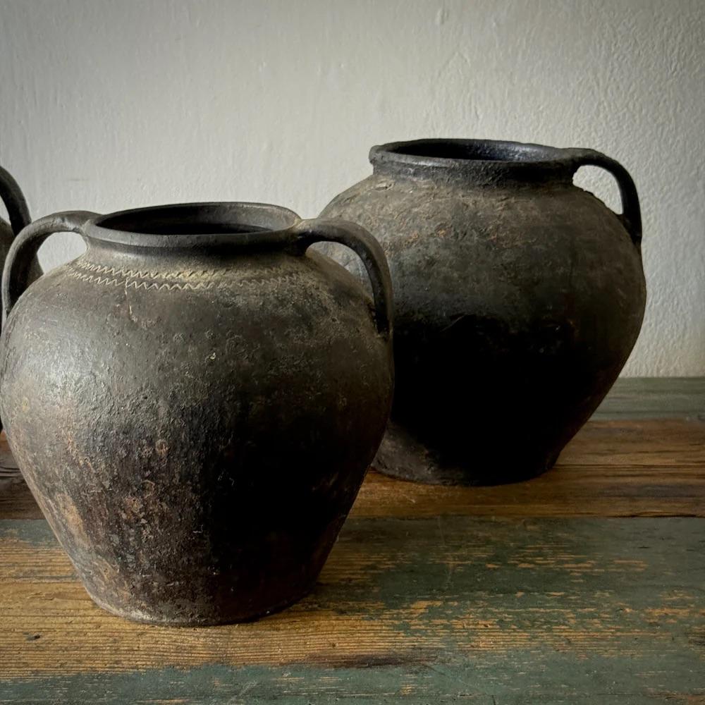 12 schwarze Terrakotta-Töpfe (Rumänisch) im Angebot