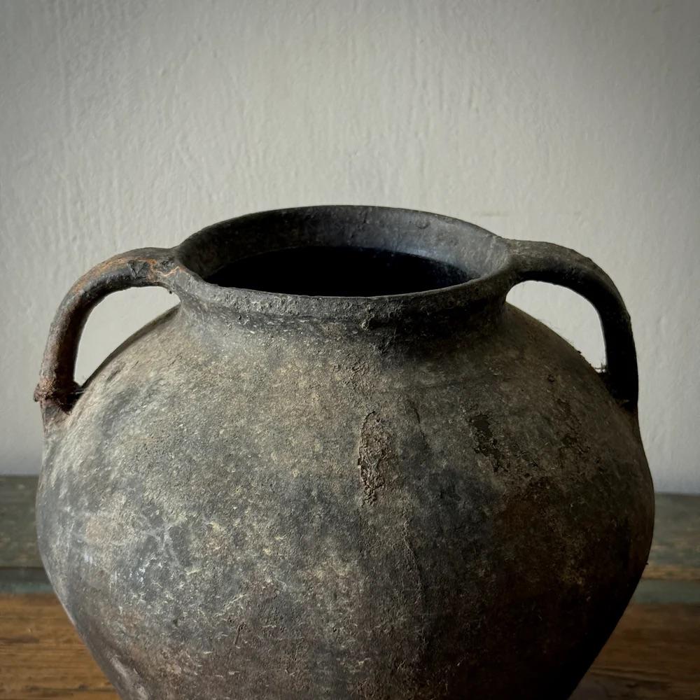 12 schwarze Terrakotta-Töpfe (Mittleres 19. Jahrhundert) im Angebot