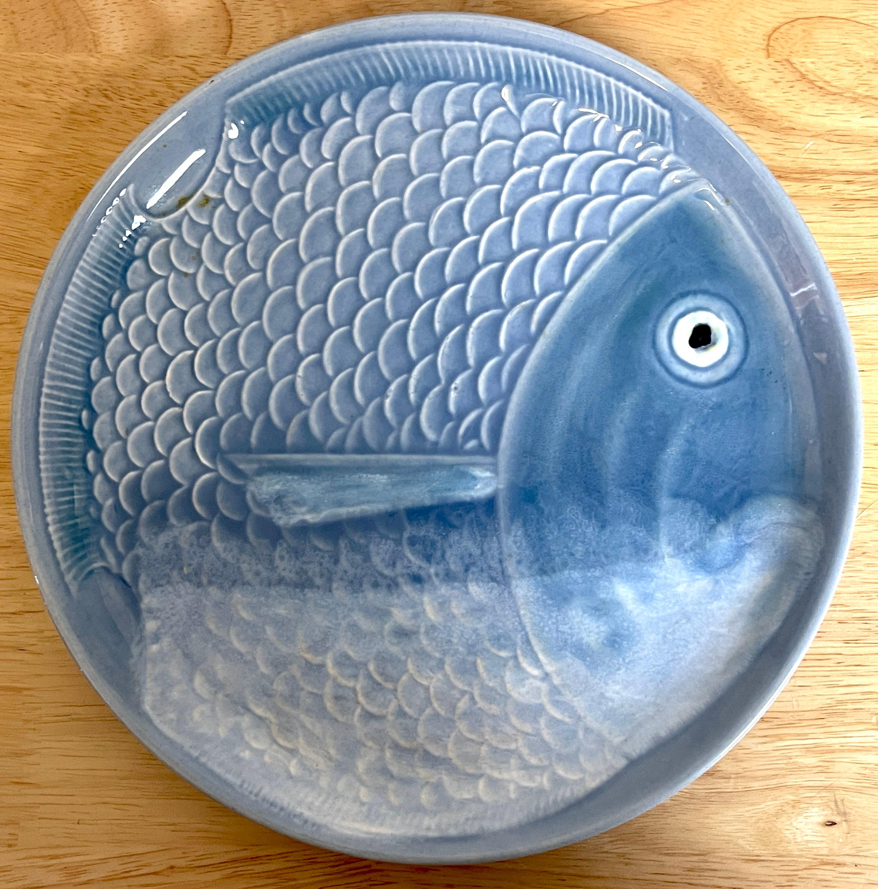 12 Blue & White Faience Fish Motif Plates In Good Condition For Sale In West Palm Beach, FL