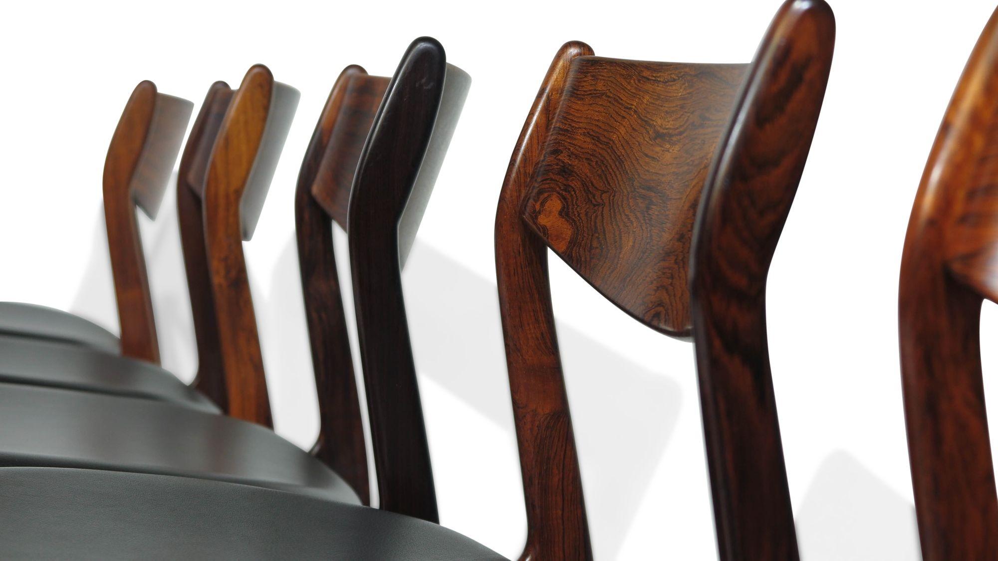 12 chaises de salle à manger en bois de rose brésilien PE Jorgensen en cuir noir neuf 3