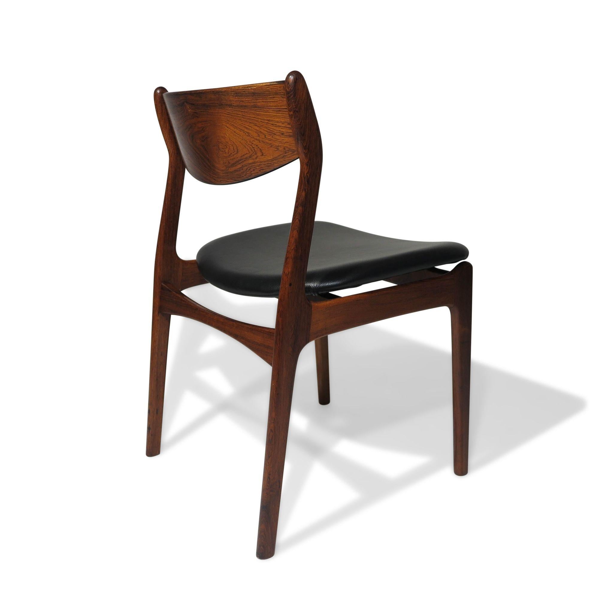 Cuir 12 chaises de salle à manger en bois de rose brésilien PE Jorgensen en cuir noir neuf