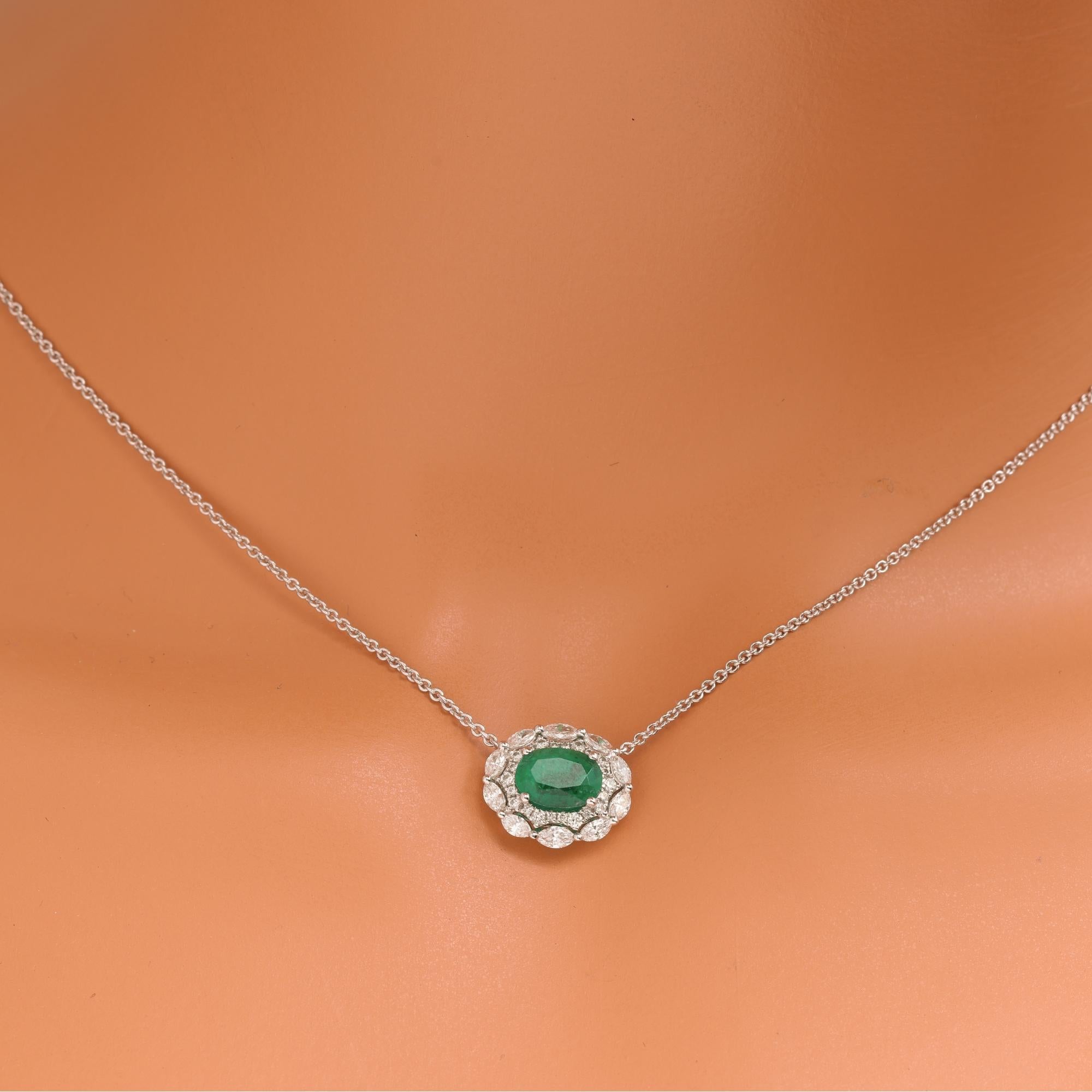 Ciondolo con smeraldo ovale da 1,2 carati 8x6 mm e diamante aureolato da 0,14 carati in 18W ref1364 in vendita 1