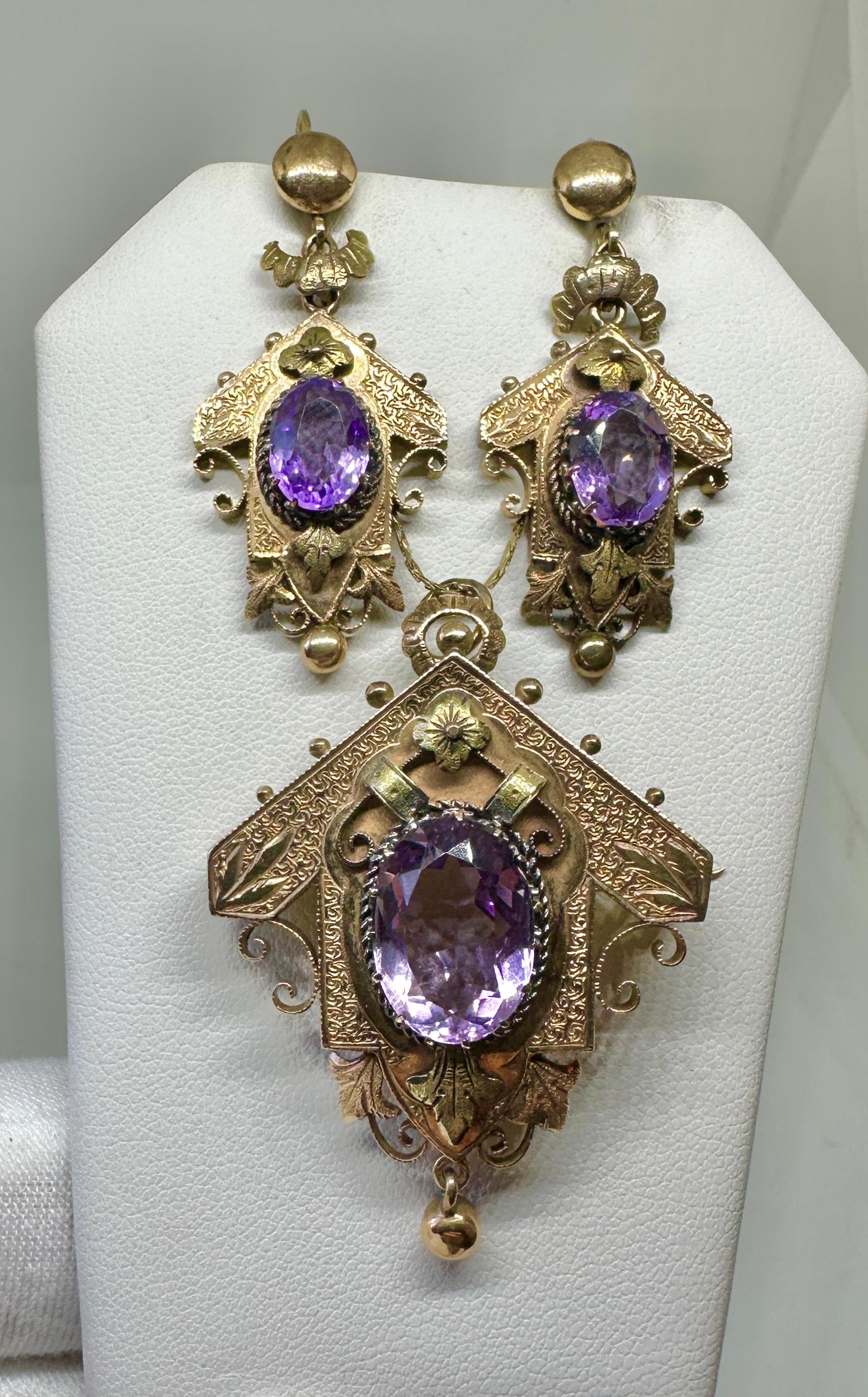 Oval Cut 12 Carat Amethyst Earrings Pendant Necklace Gold Victorian Engraved Parure 1870 For Sale