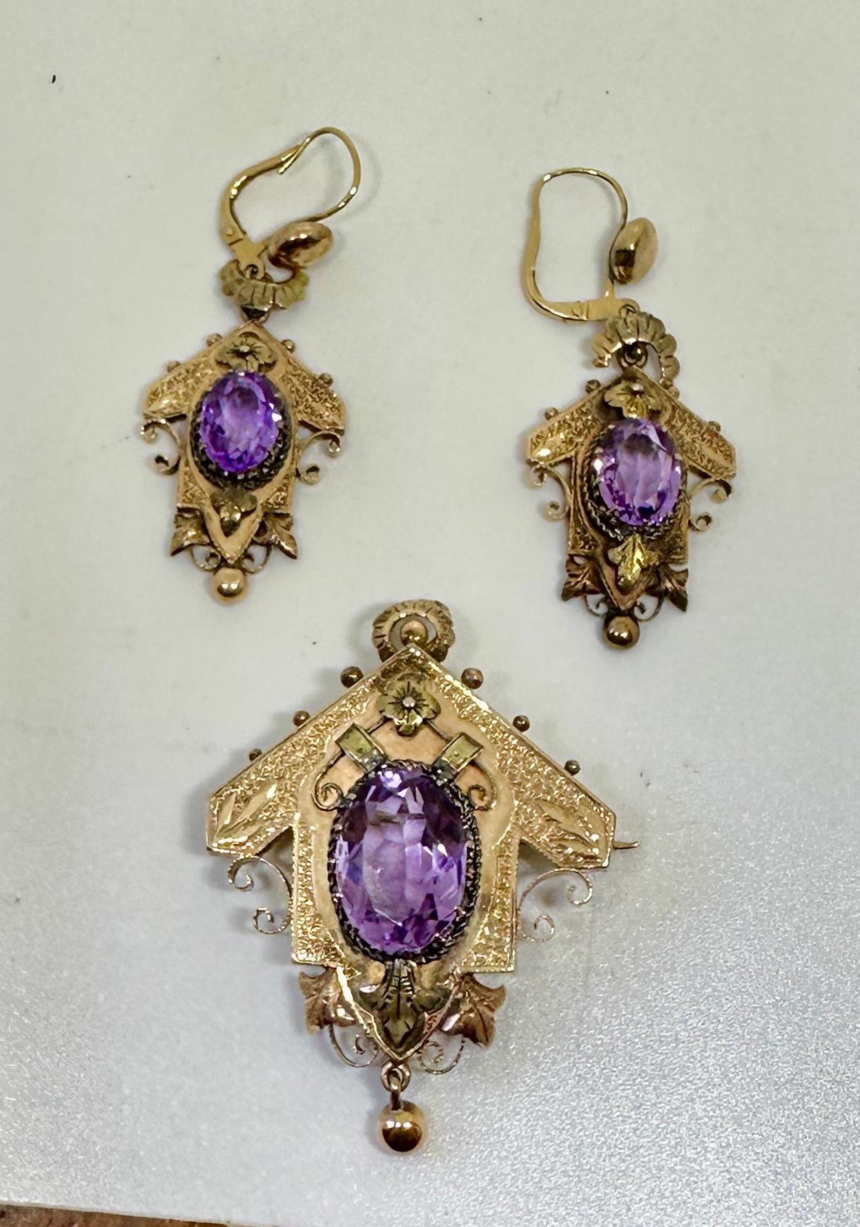 12 Carat Amethyst Earrings Pendant Necklace Gold Victorian Engraved Parure 1870 In Excellent Condition For Sale In New York, NY