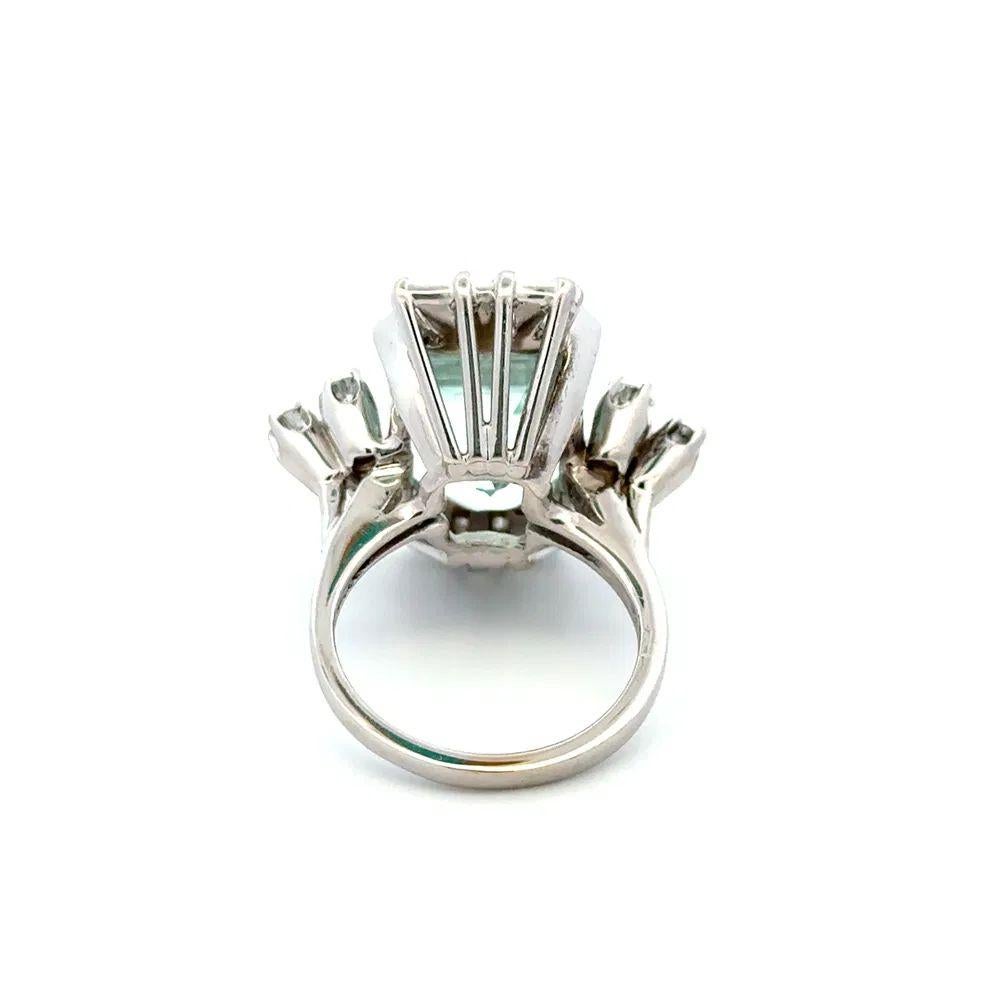 Bague d'aigue-marine 12 carats et diamant en or, The Modernitys Excellent état - En vente à Montreal, QC
