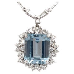 Aquamarin-Anhänger mit 12 Karat