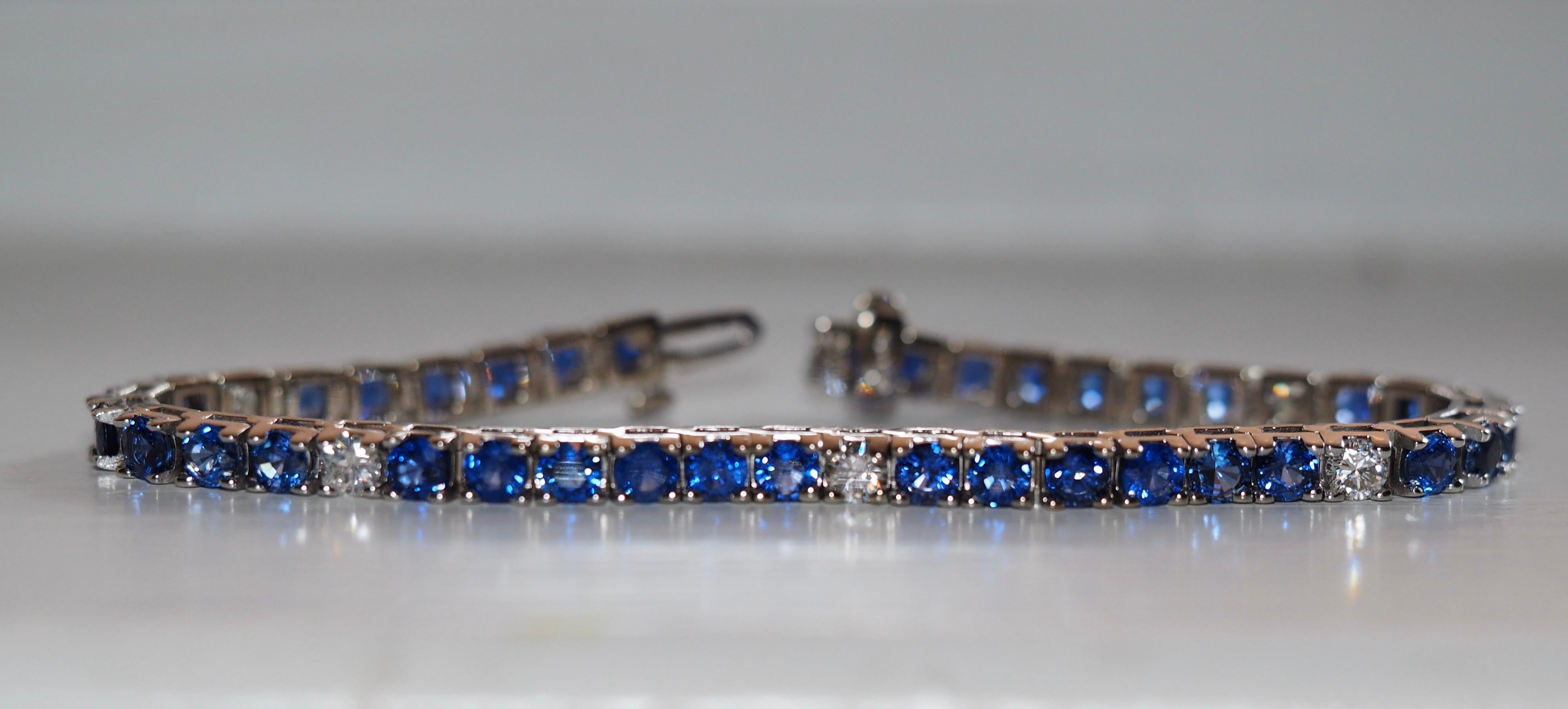 12 Carat Blue Sapphire and Diamond Tennis Bracelet In Excellent Condition In Addison, TX