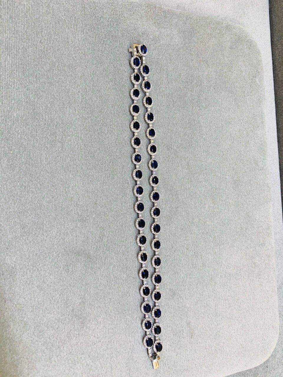 12 Carat Blue Sapphire Fine Jewellery White Diamond White Gold Tennis Bracelet In New Condition For Sale In Montreux, CH