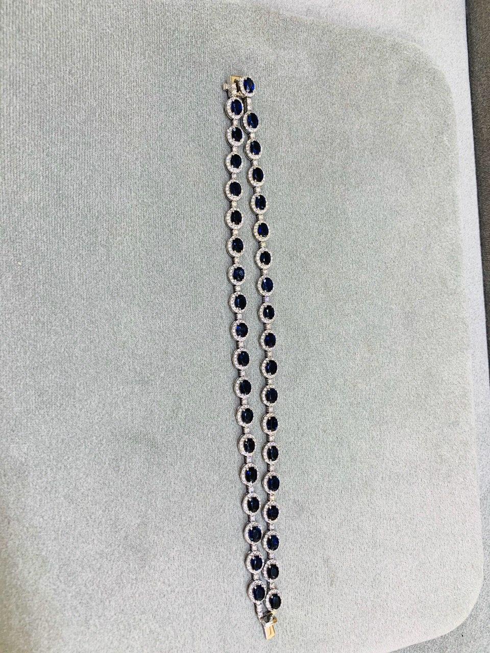 12 Carat Blue Sapphire Fine Jewellery White Diamond White Gold Tennis Bracelet In New Condition For Sale In Genève, GE