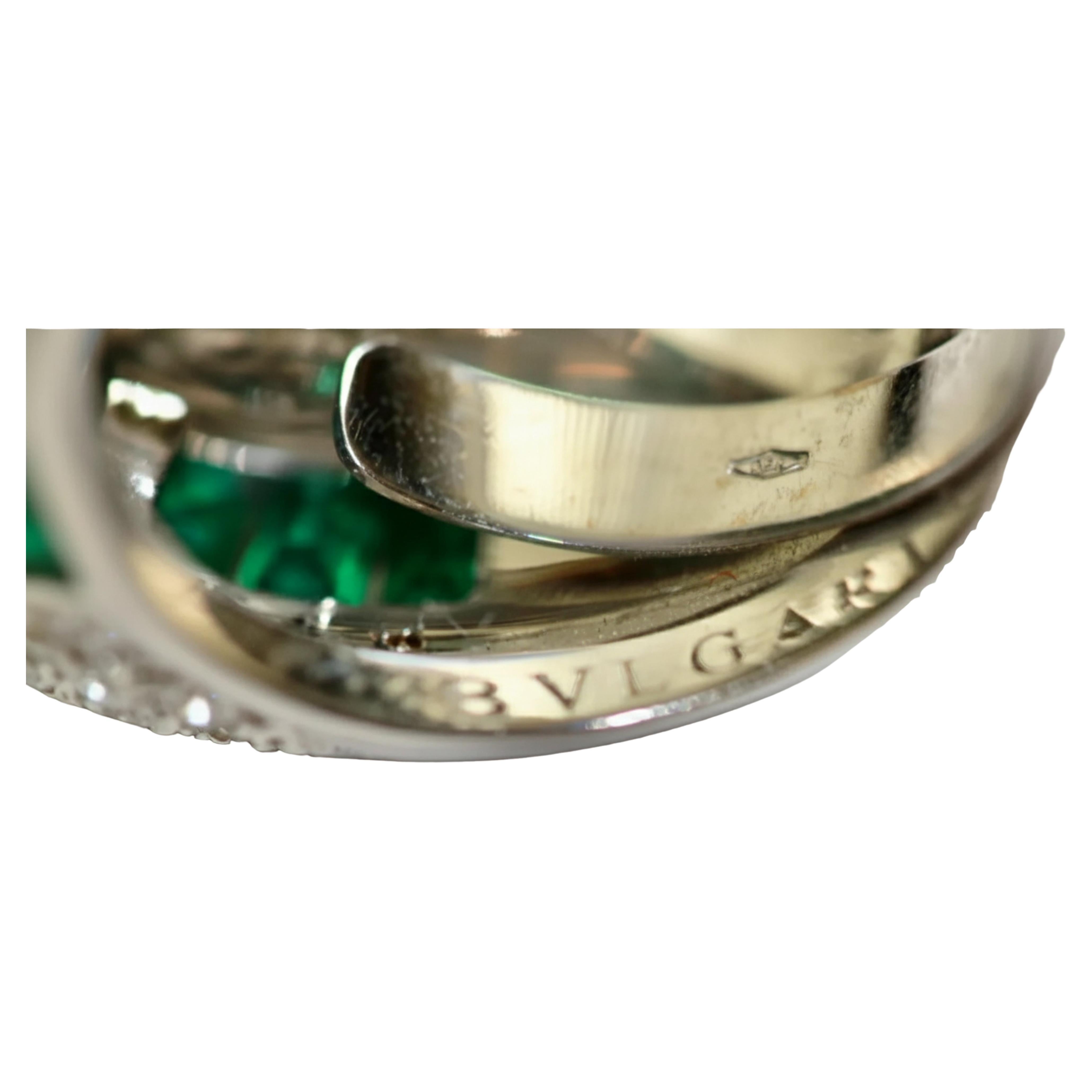 12 Karat Bulgari Ceylon-Saphir, kolumbianischer Smaragd und Diamantring (Zeitgenössisch) im Angebot