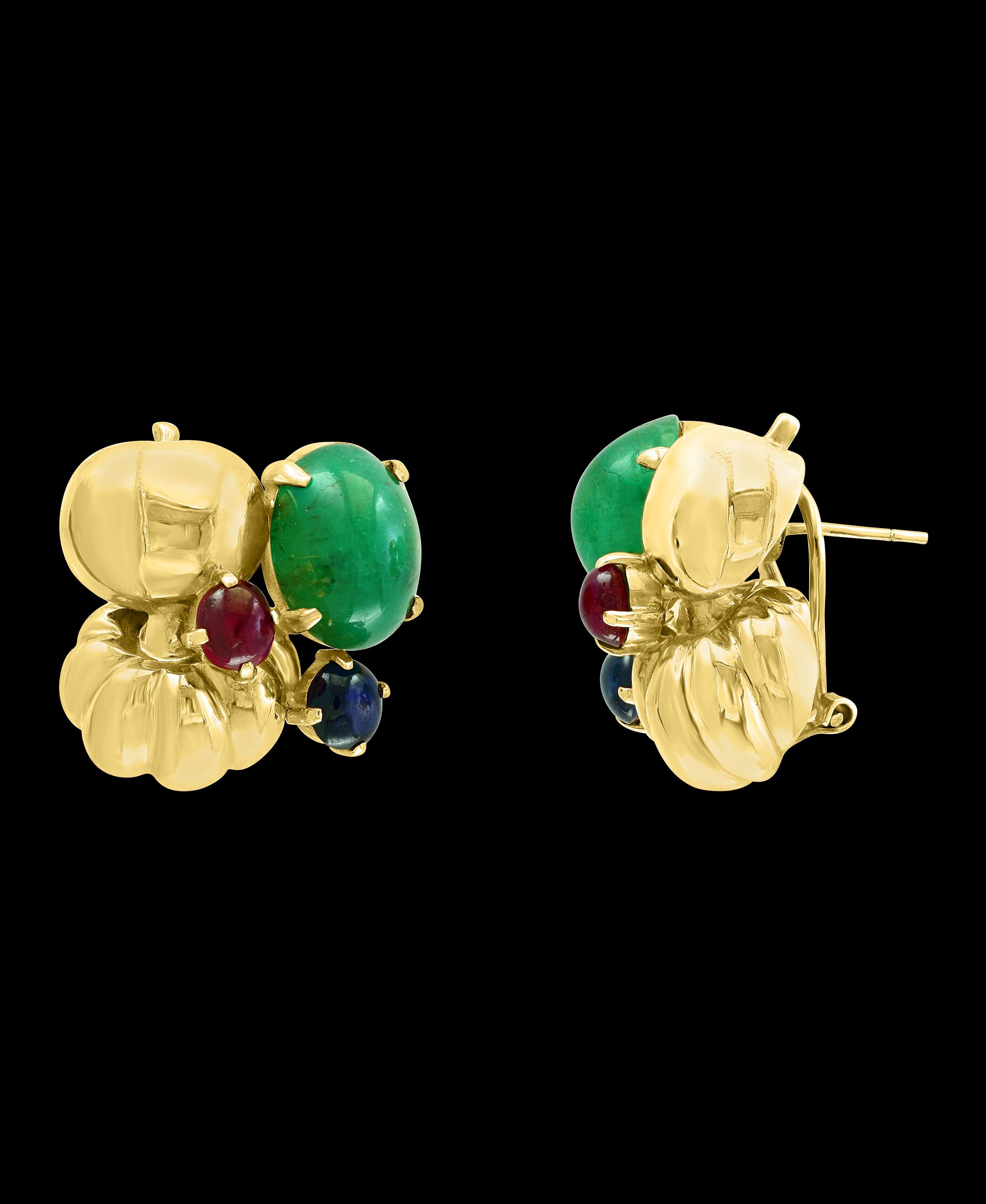 Oval Cut 12 Carat Cabochon Emerald Diamond Clip Earrings 14 Karat Yellow Gold, Estate For Sale