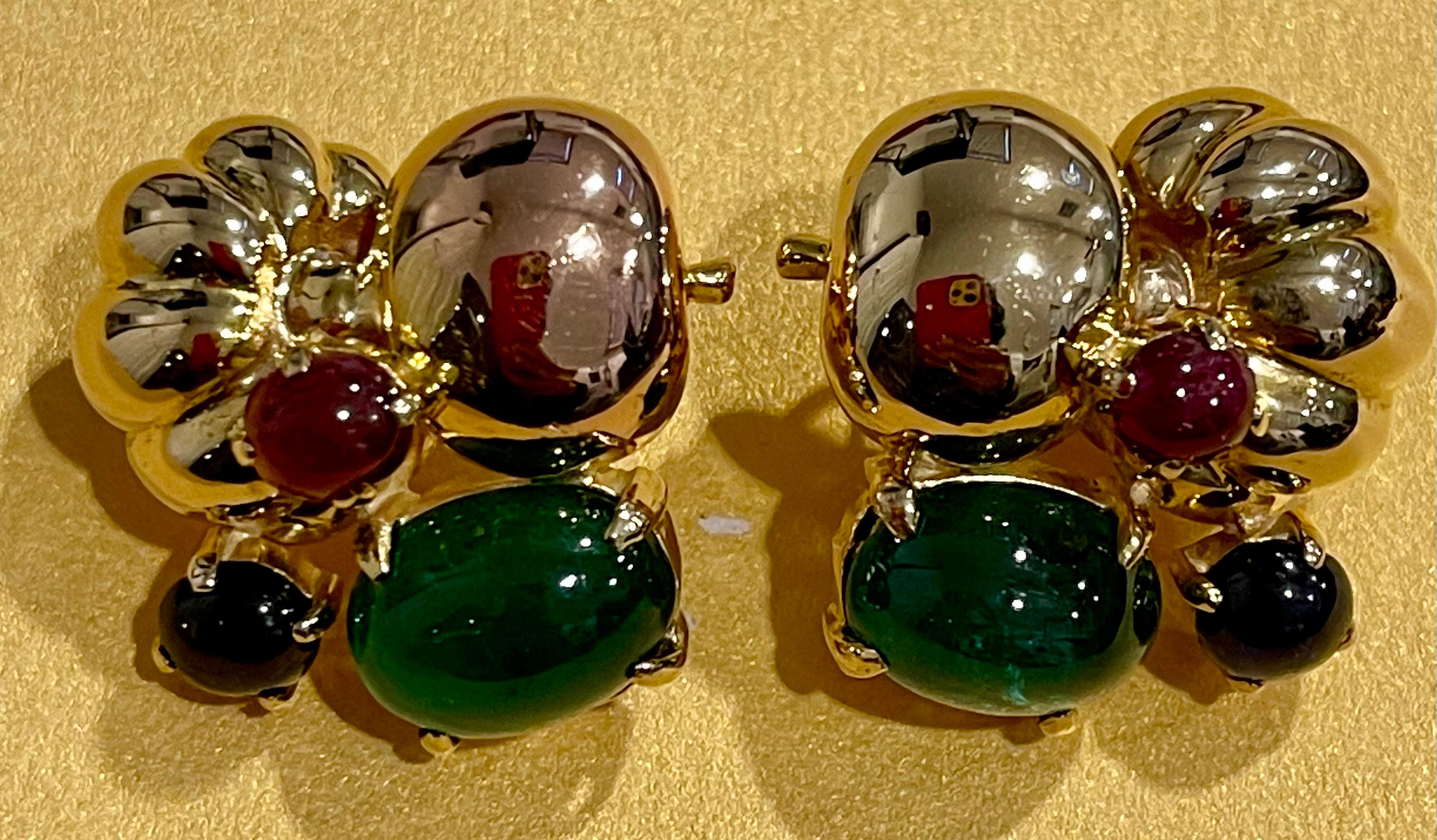 Clips d'oreilles en or jaune 14 carats avec diamants et émeraudes cabochons de 12 carats, ancienne propriété en vente 2