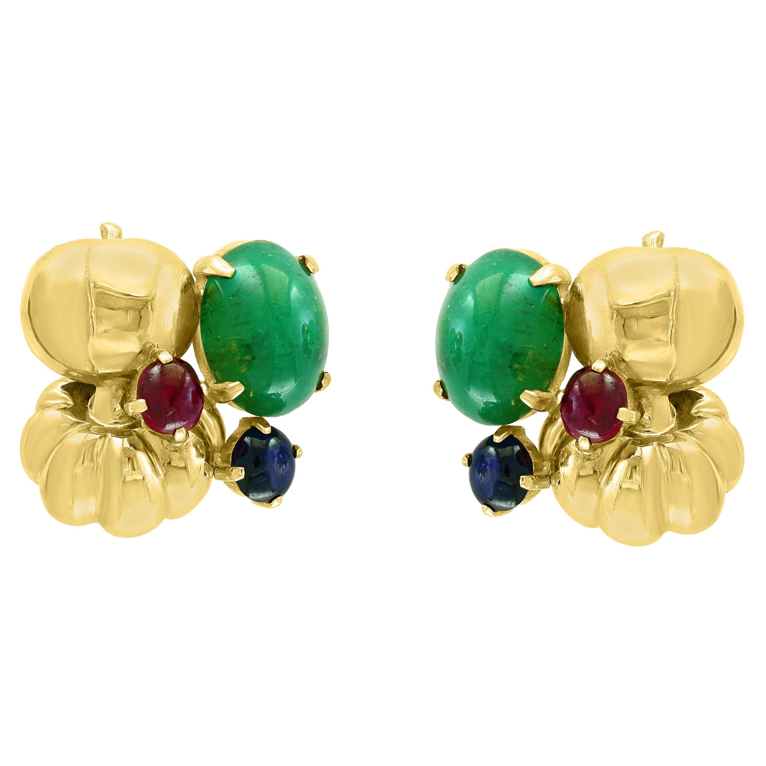 Orecchini a clip con diamante smeraldo cabochon da 12 carati, oro giallo 14 carati, tenuta in vendita