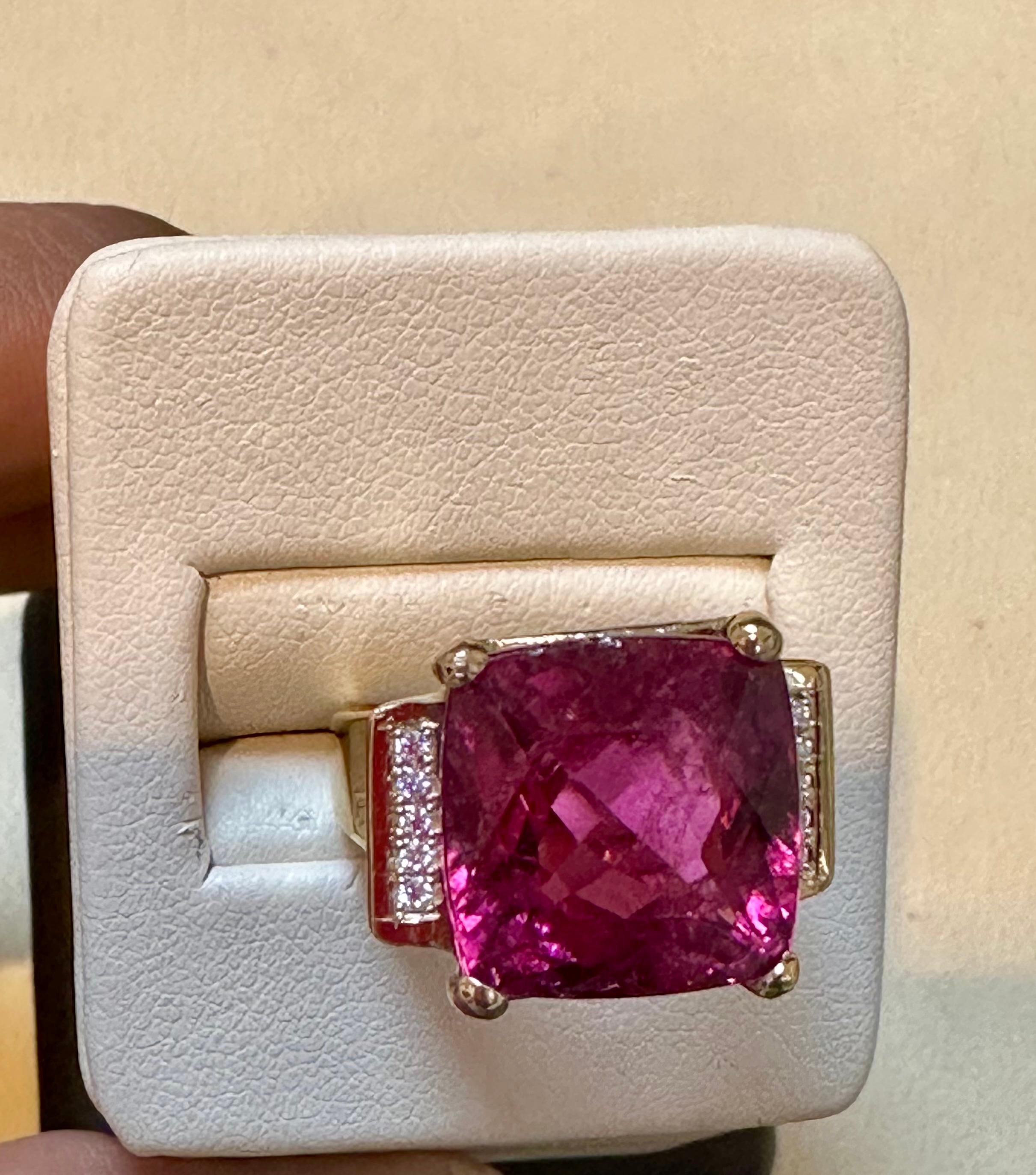 12 Carat Cushion Cut Natural Pink Tourmaline & Diamond 14 Karat Yellow Gold Ring In Excellent Condition For Sale In New York, NY