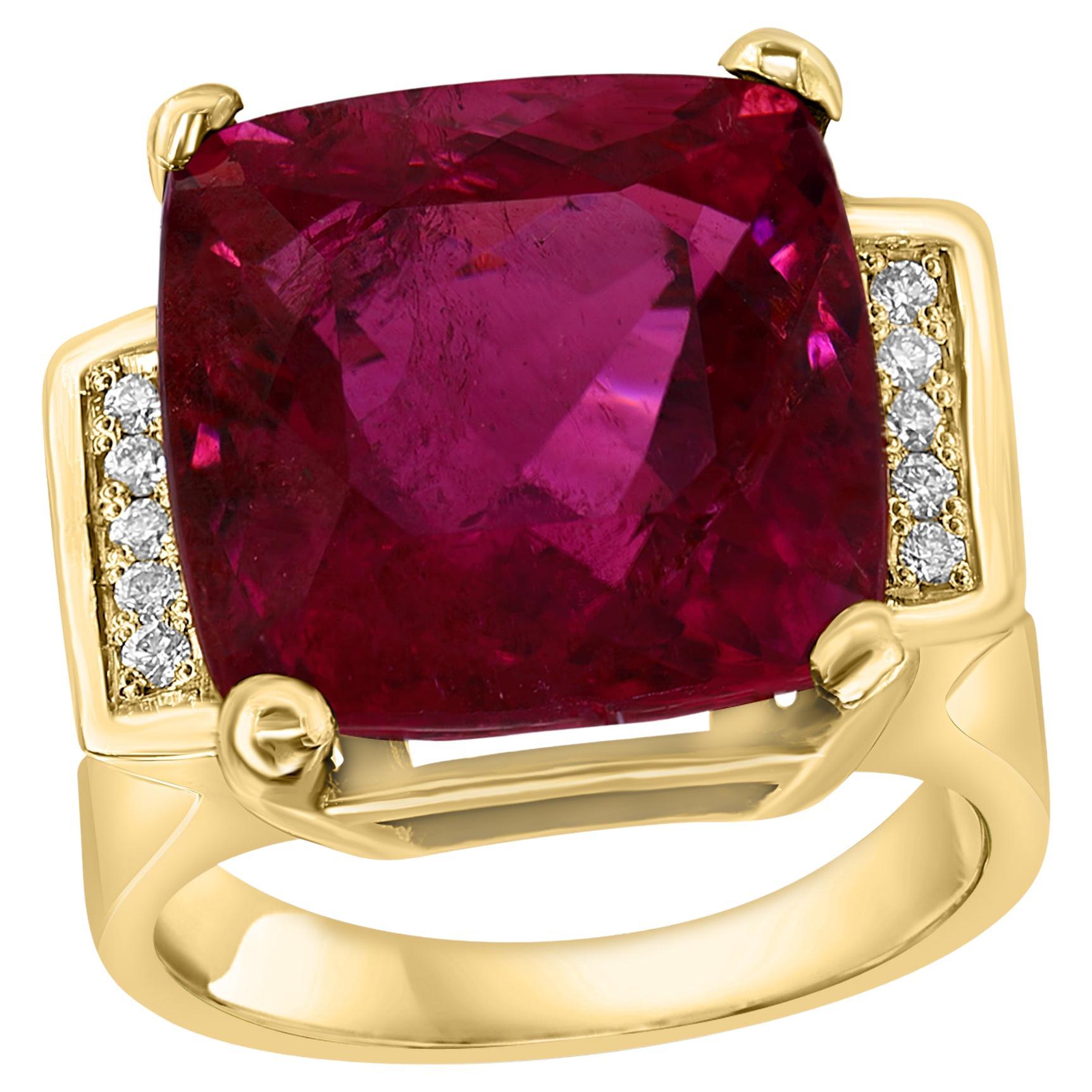 12 Karat Cushion Cut Natürlicher Rosa Turmalin & Diamant 14 Karat Gelbgold Ring