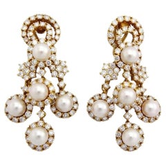 Orecchini a candeliere con diamanti da 12 carati e perle coltivate in oro giallo 18k