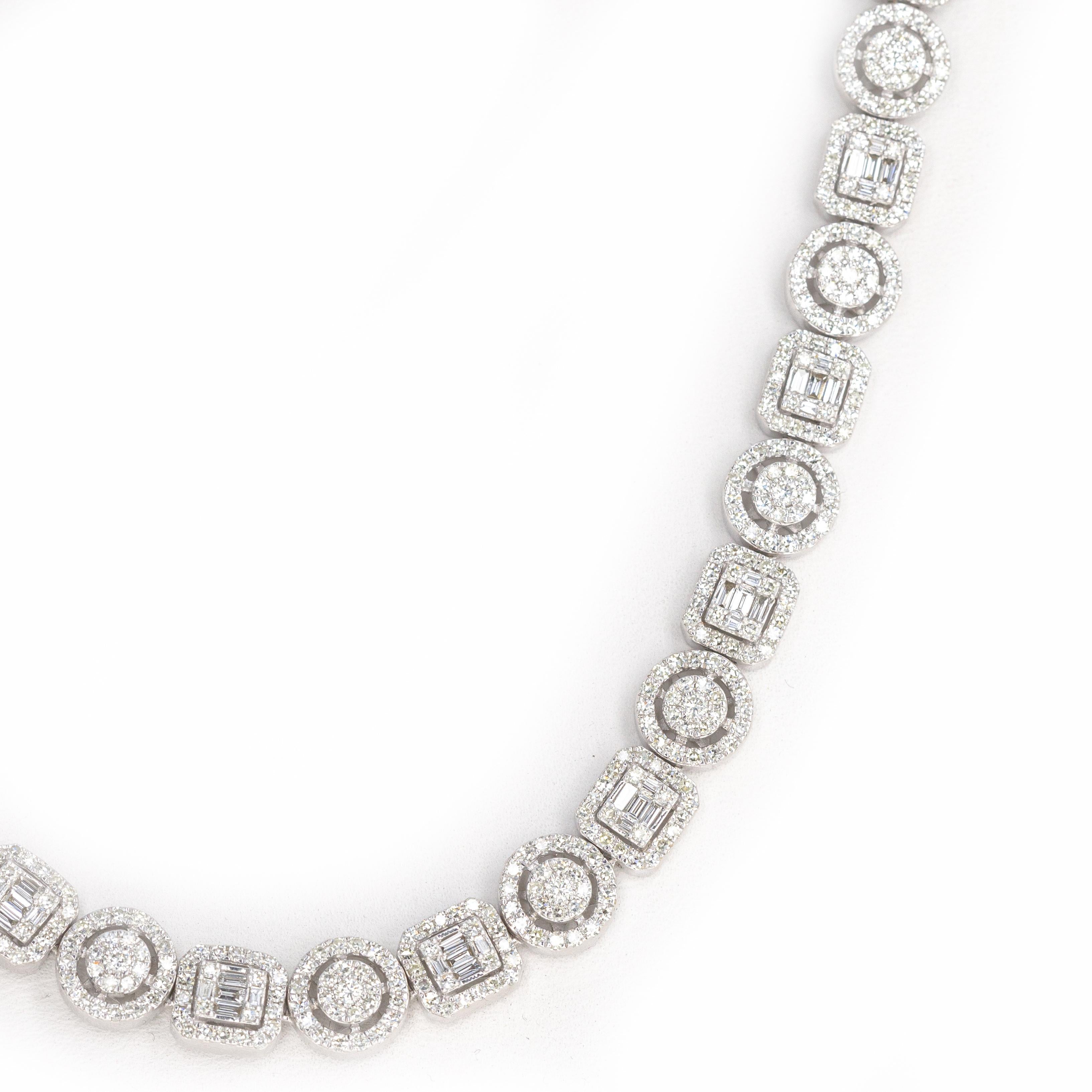 Taglio baguette Collana a grappolo con diamanti baguette da 12 carati in vendita