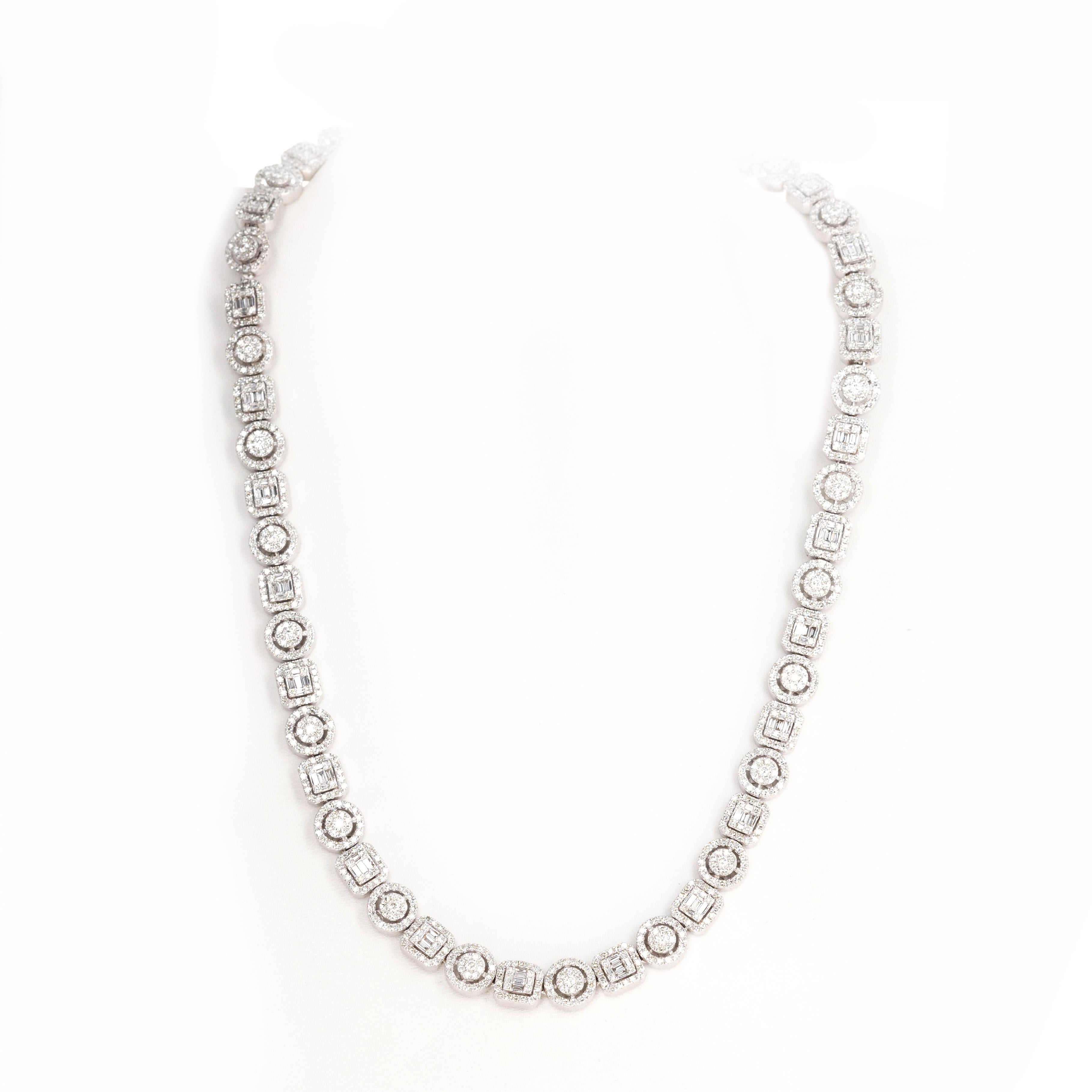 Collana a grappolo con diamanti baguette da 12 carati In condizioni ottime in vendita a Cape May, NJ
