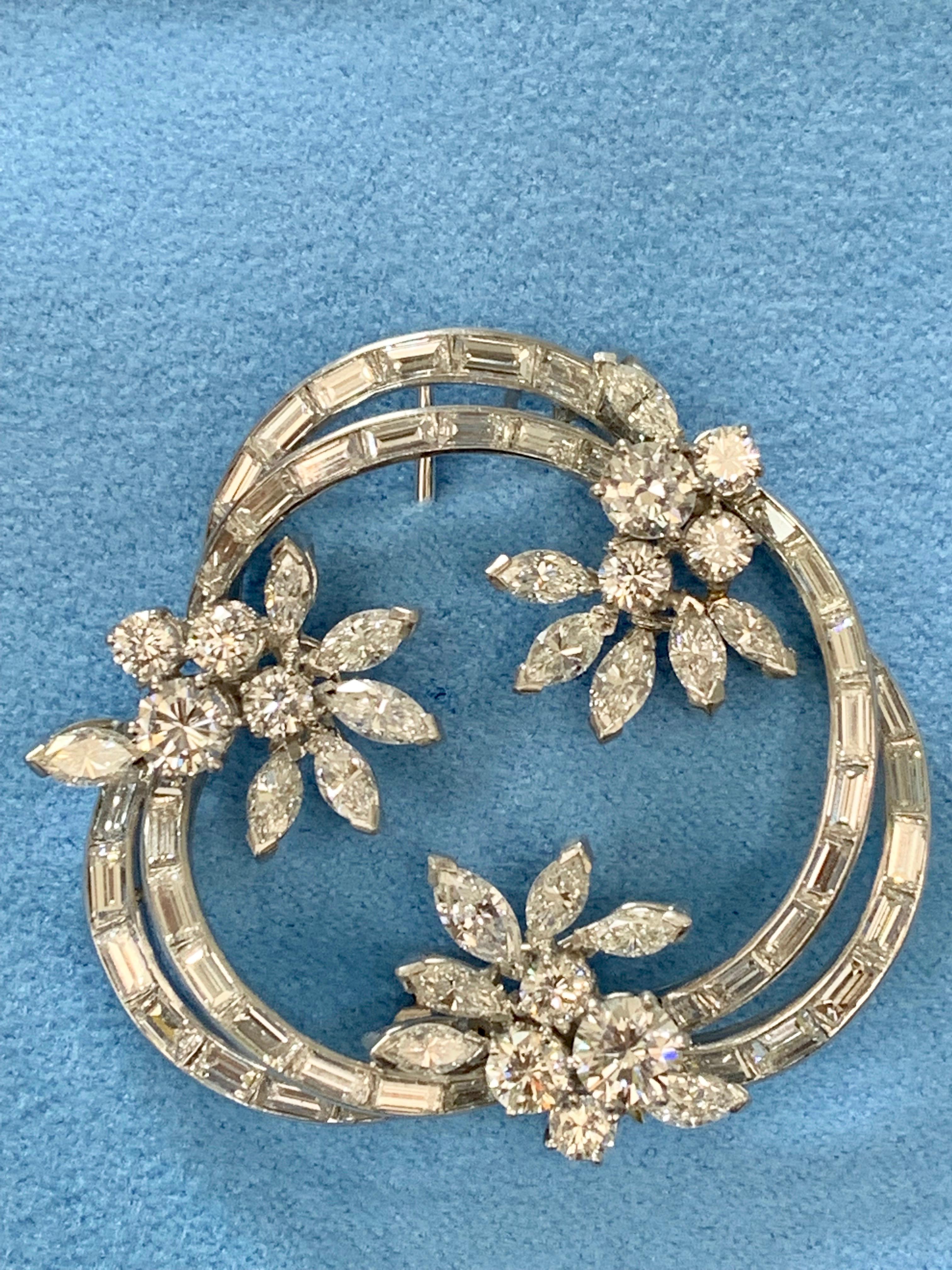 Taille ronde Broche en platine avec diamants de 12 carats en vente