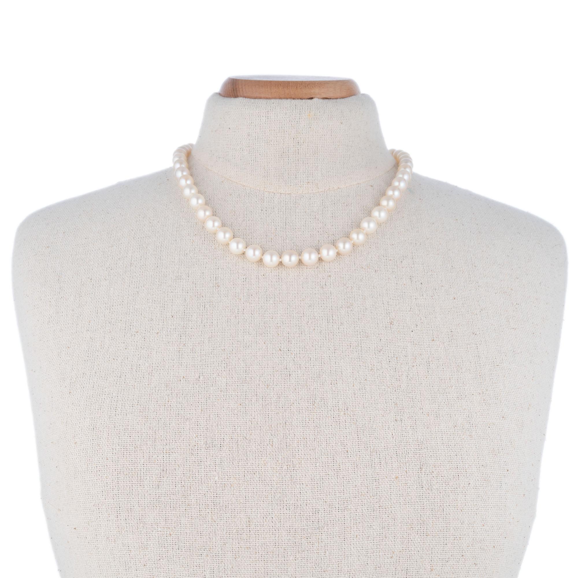 Round Cut .12 Carat Diamond Pearl White Gold Necklace For Sale