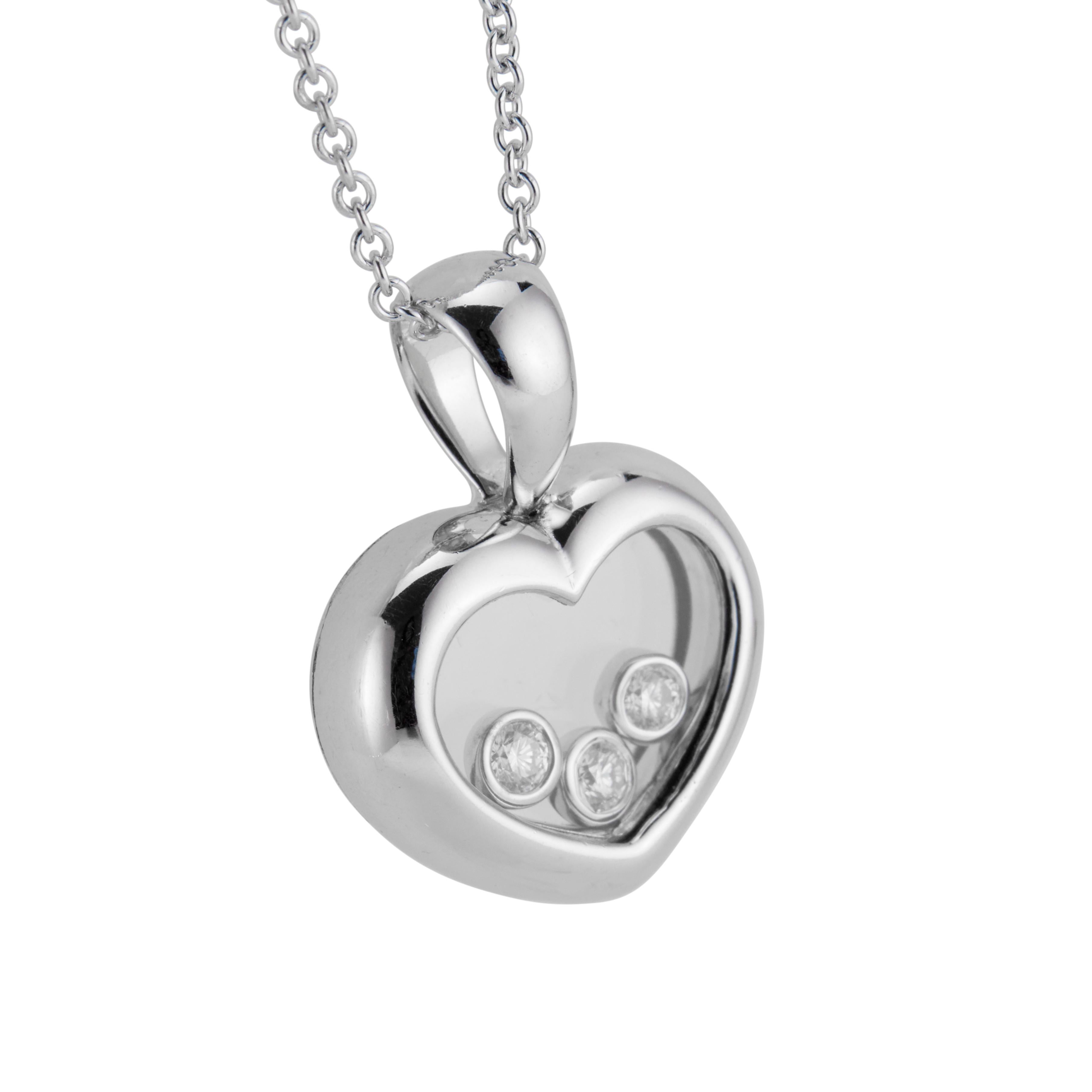 Collier pendentif cœur ouvert en or blanc avec diamants de 0,12 carat  Pour femmes en vente