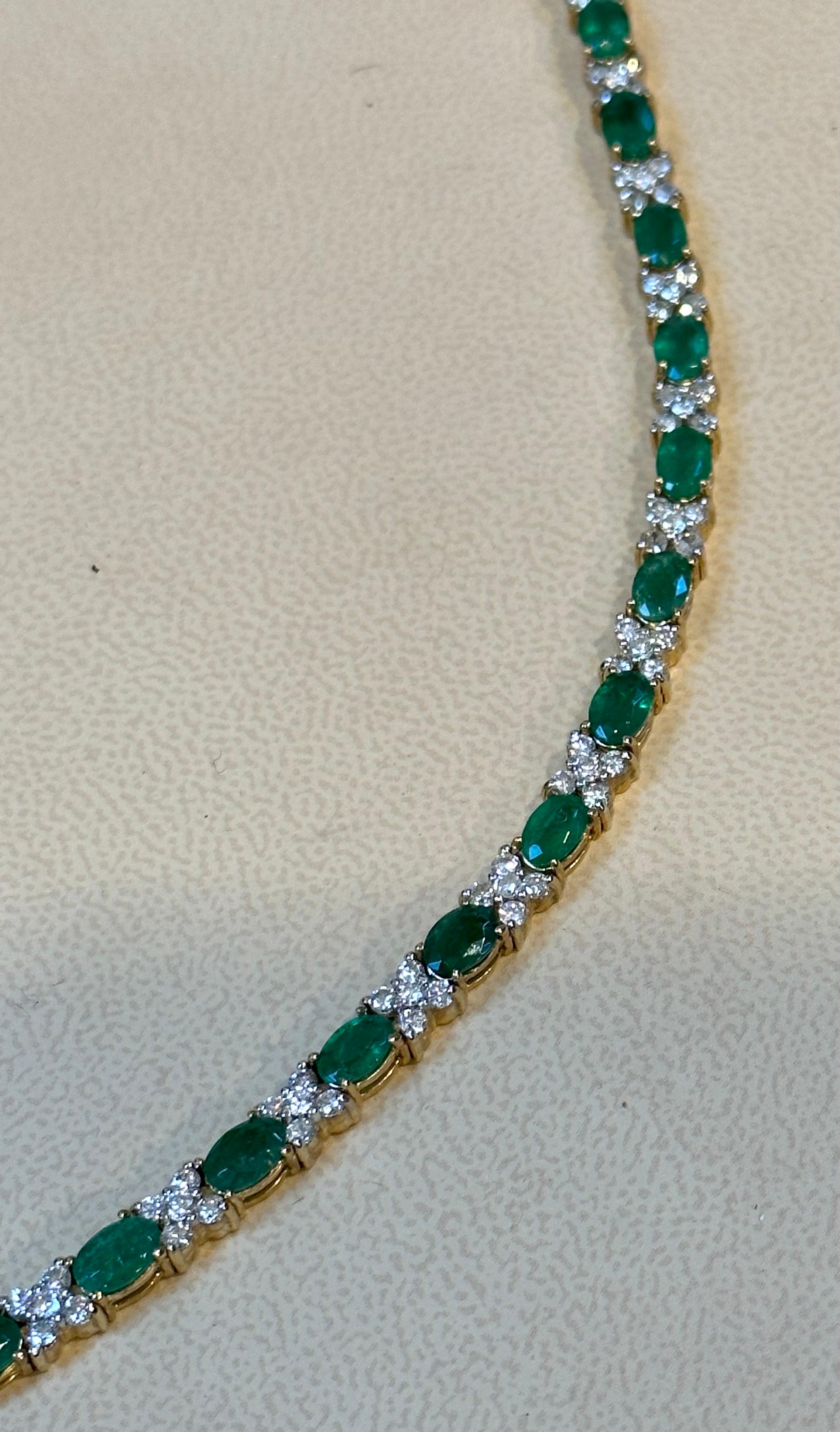 12 Carat Emerald 2.2 Carat Diamond Flower Tennis Bracelet 14 Karat Yellow Gold For Sale 5