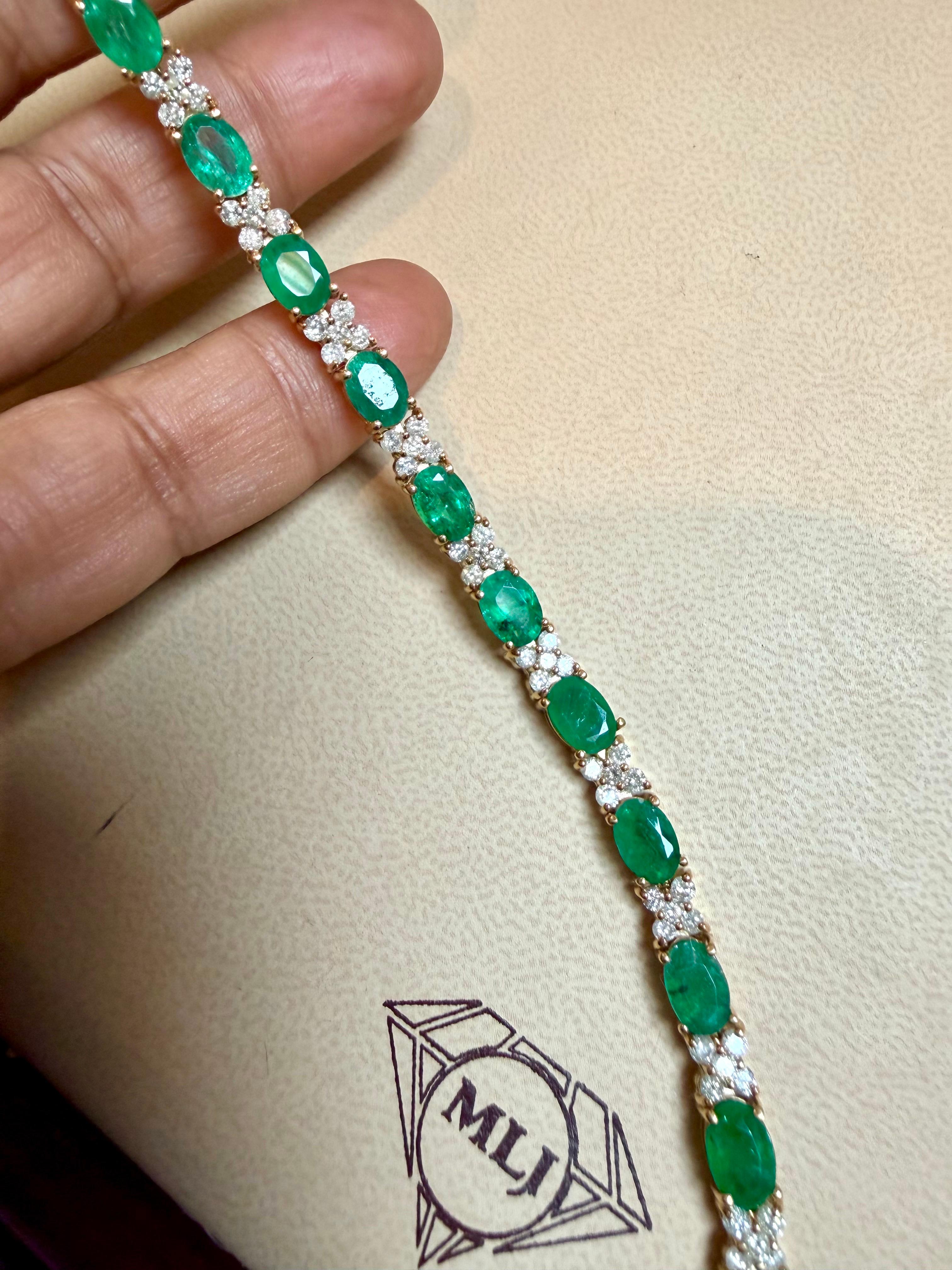 12 Carat Emerald 2.2 Carat Diamond Flower Tennis Bracelet 14 Karat Yellow Gold For Sale 6