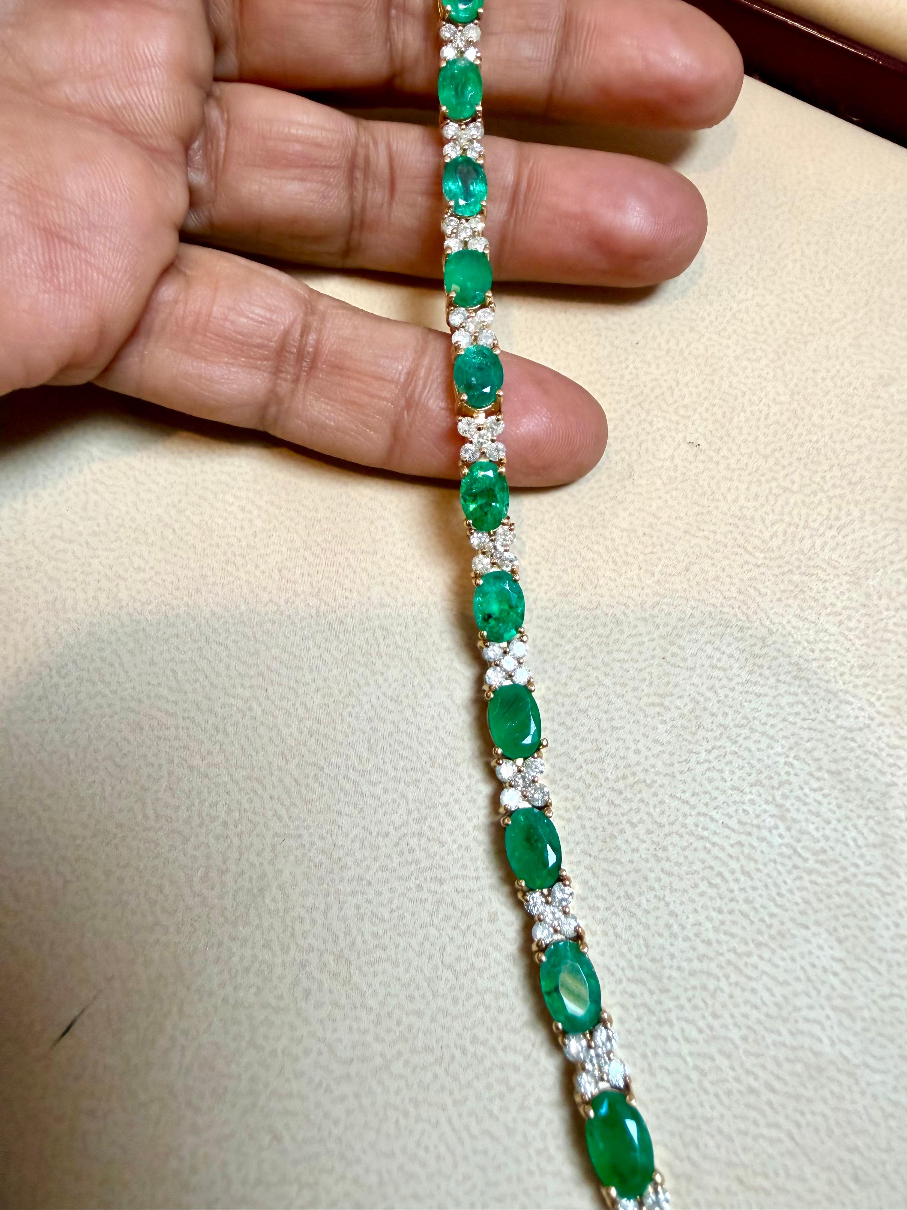 12 Carat Emerald 2.2 Carat Diamond Flower Tennis Bracelet 14 Karat Yellow Gold For Sale 7