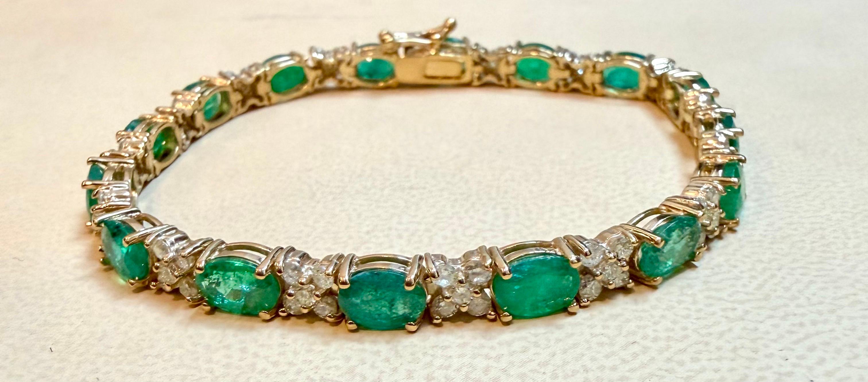 12 Carat Emerald 2.2 Carat Diamond Flower Tennis Bracelet 14 Karat Yellow Gold For Sale 9