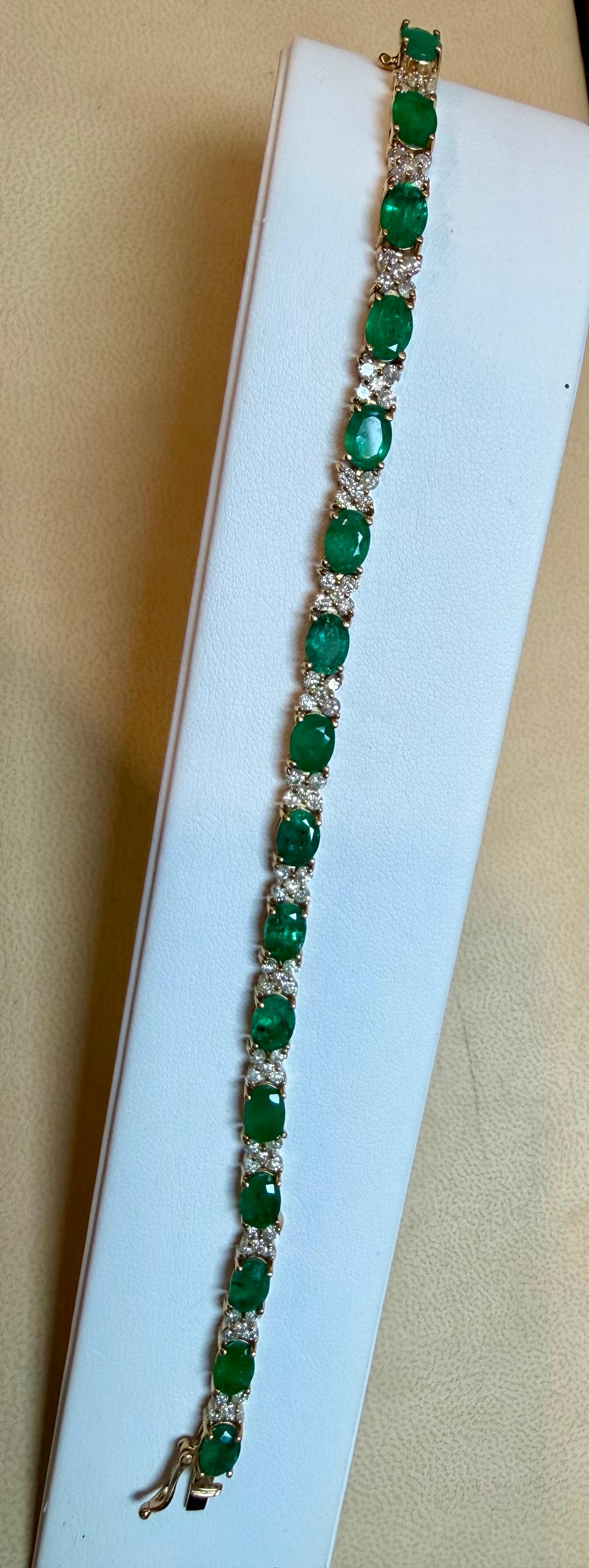 12 Carat Emerald 2.2 Carat Diamond Flower Tennis Bracelet 14 Karat Yellow Gold For Sale 10