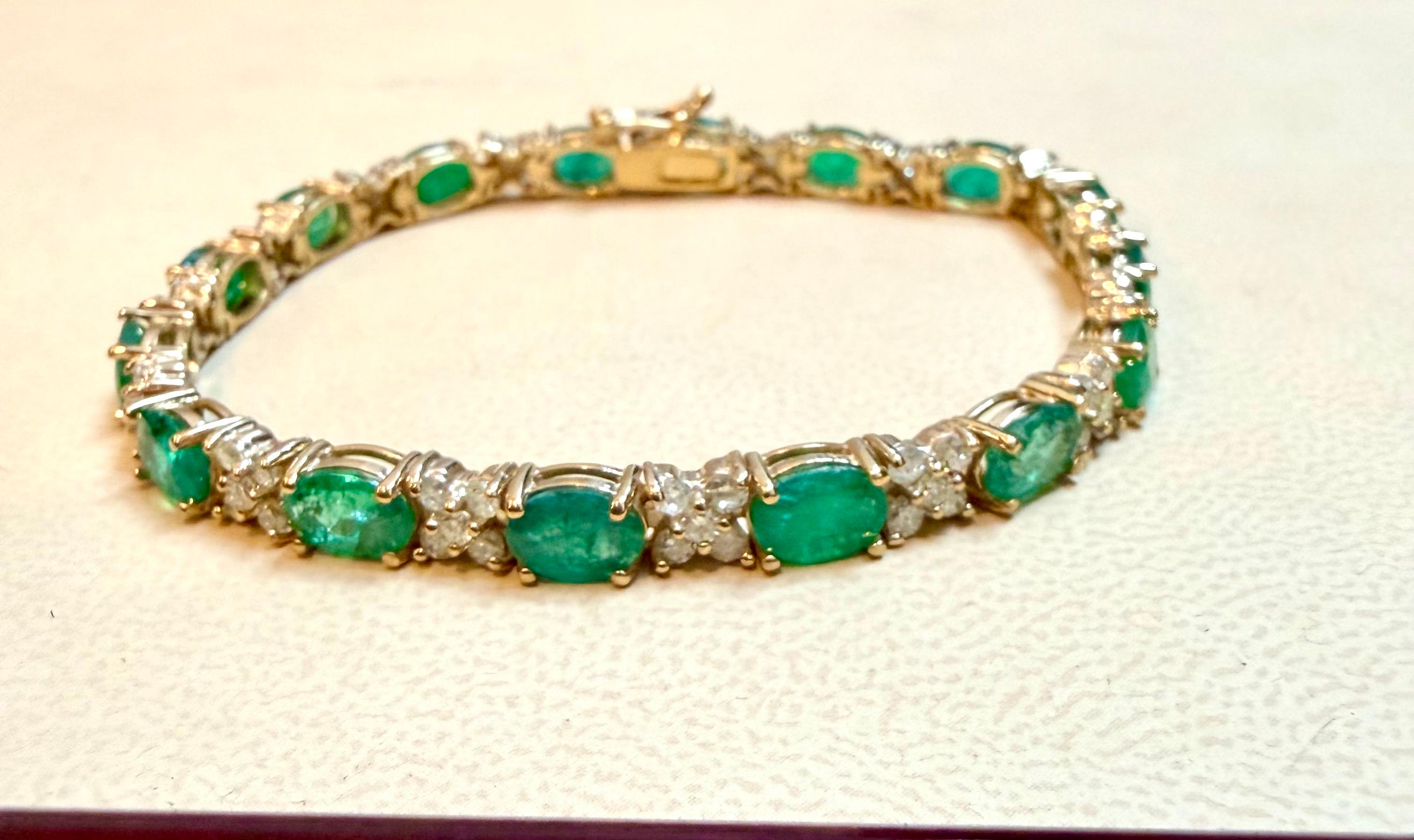12 Carat Emerald 2.2 Carat Diamond Flower Tennis Bracelet 14 Karat Yellow Gold For Sale 12