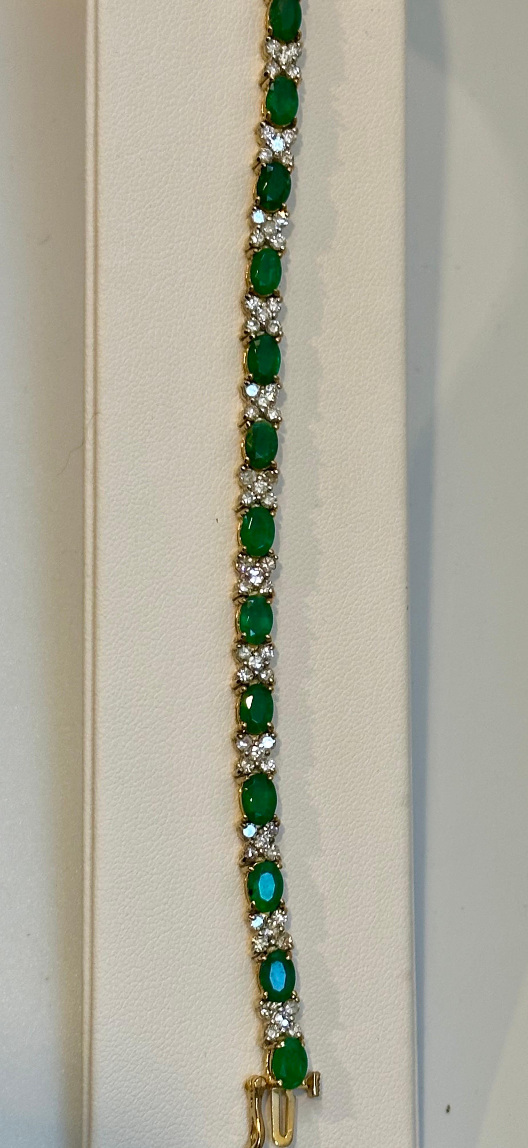 Women's 12 Carat Emerald 2.2 Carat Diamond Flower Tennis Bracelet 14 Karat Yellow Gold For Sale