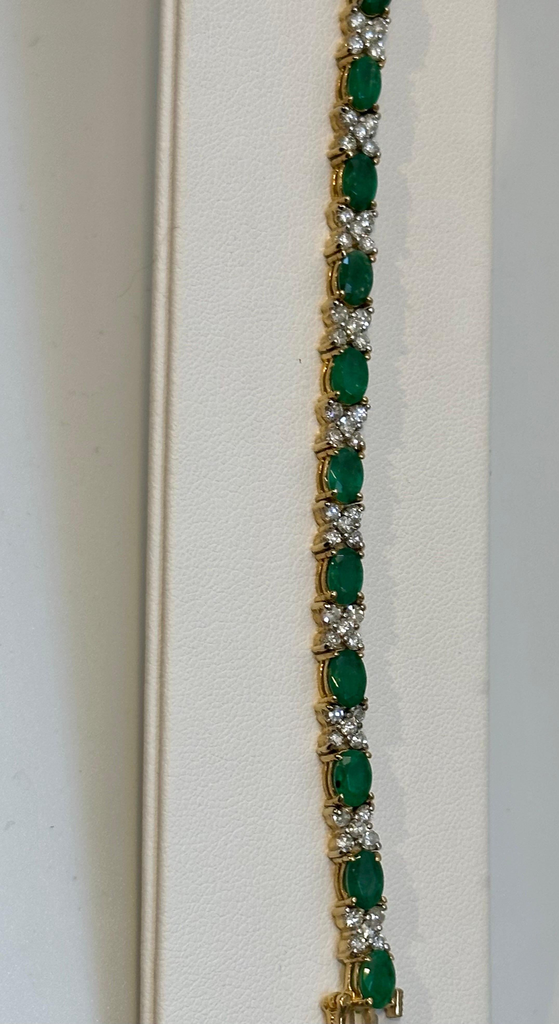 12 Carat Emerald 2.2 Carat Diamond Flower Tennis Bracelet 14 Karat Yellow Gold For Sale 1