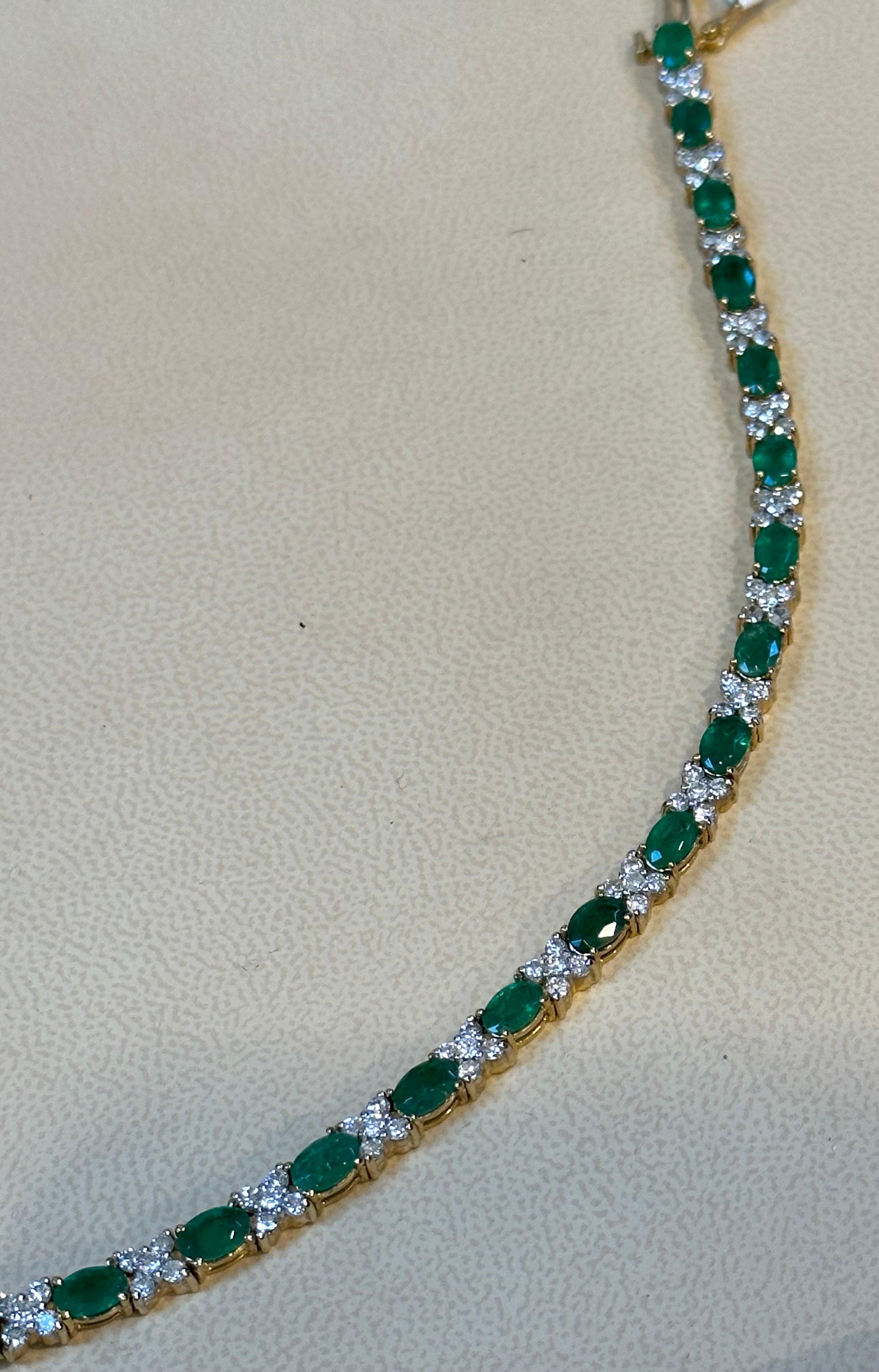 12 Carat Emerald 2.2 Carat Diamond Flower Tennis Bracelet 14 Karat Yellow Gold For Sale 4