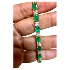 12 Carat Emerald 2.2 Carat Diamond Flower Tennis Bracelet 14 Karat Yellow Gold 12 Carat Emerald 2.2 Carat Diamond Flower Tennis Bracelet 14 Karat Yellow Gold