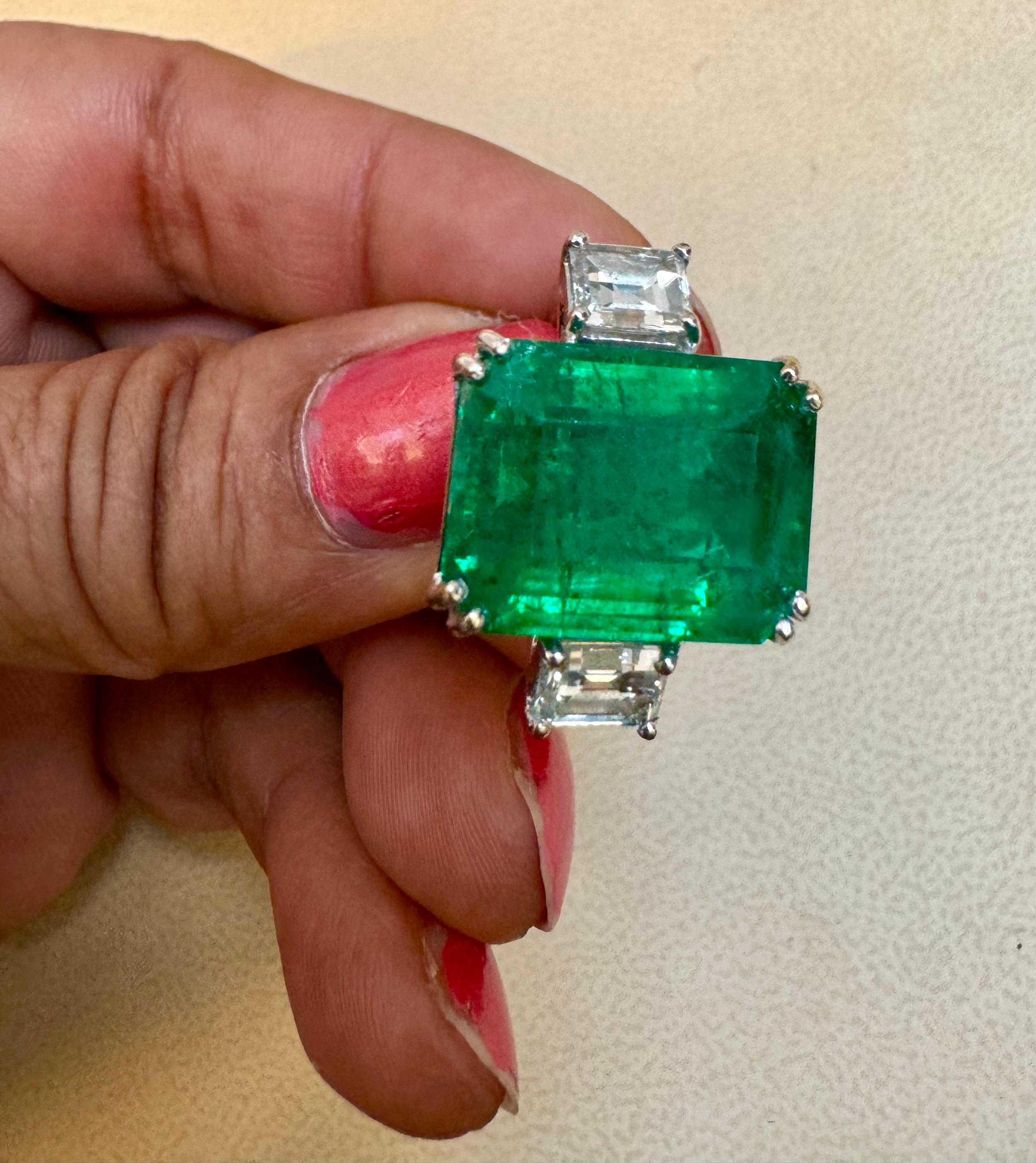 12 Carat Emerald Cut Colombian Emerald and 1.6 Carat Diamond 18 Karat Gold Ring For Sale 6