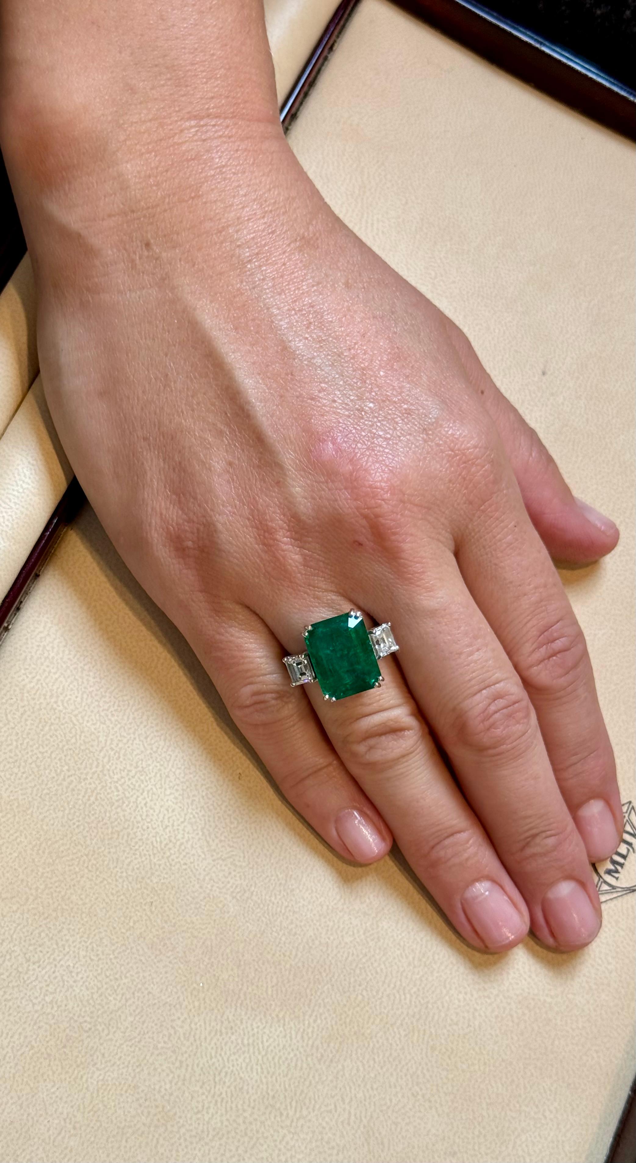 12 Carat Emerald Cut Colombian Emerald and 1.6 Carat Diamond 18 Karat Gold Ring For Sale 8
