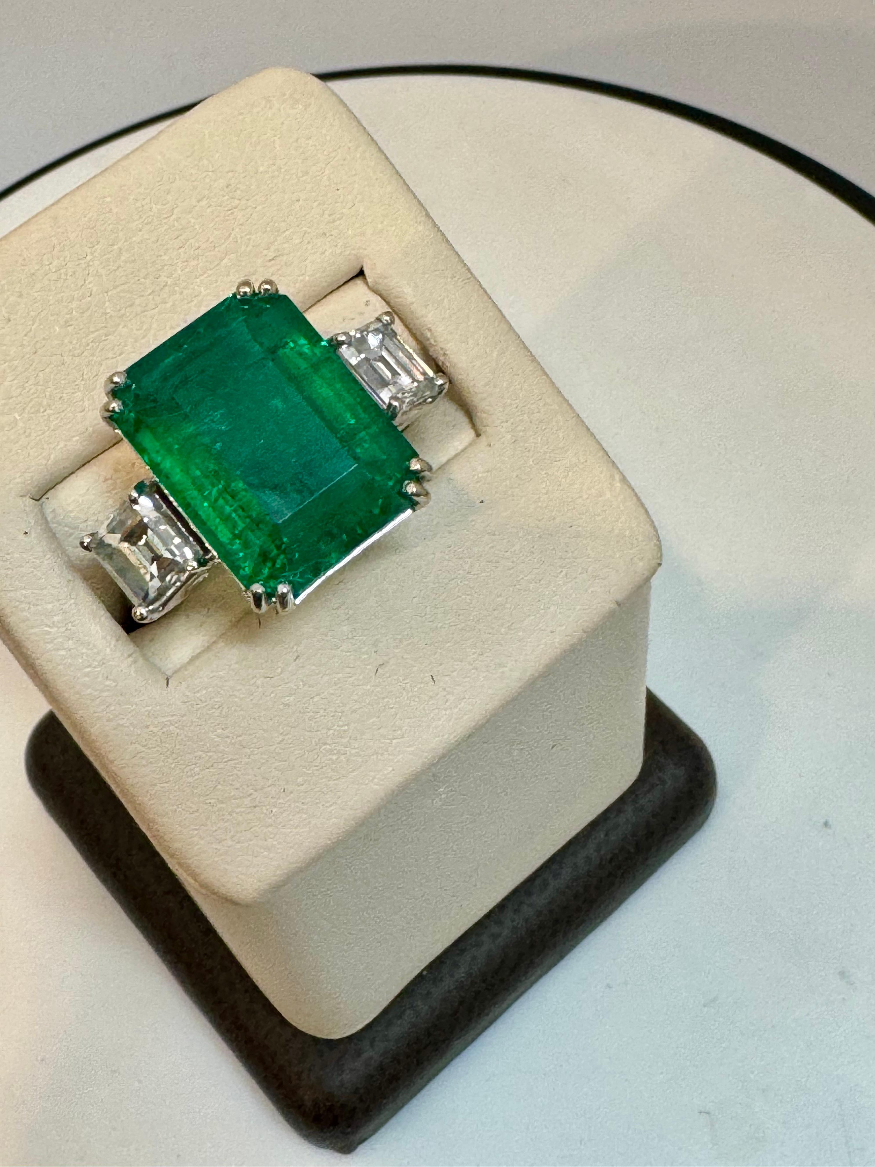 12 Carat Emerald Cut Colombian Emerald and 1.6 Carat Diamond 18 Karat Gold Ring For Sale 7