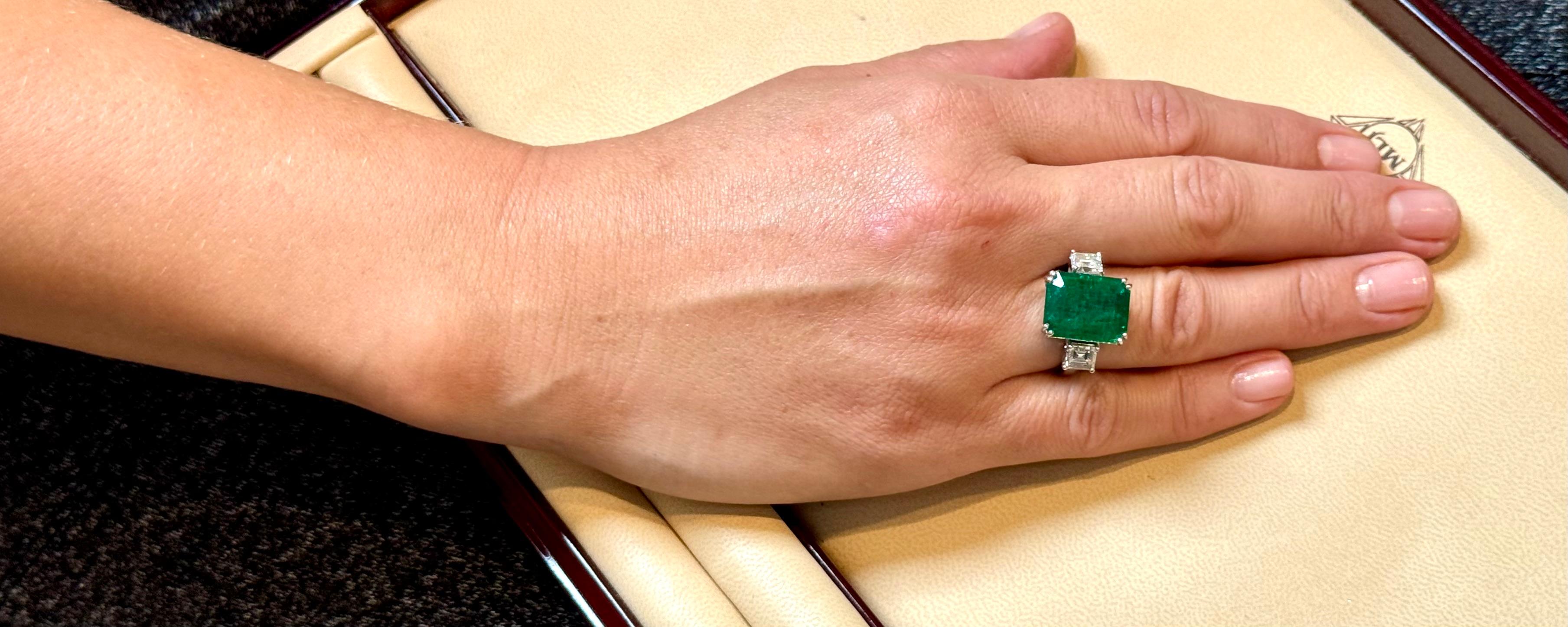 12 Carat Emerald Cut Colombian Emerald and 1.6 Carat Diamond 18 Karat Gold Ring For Sale 10