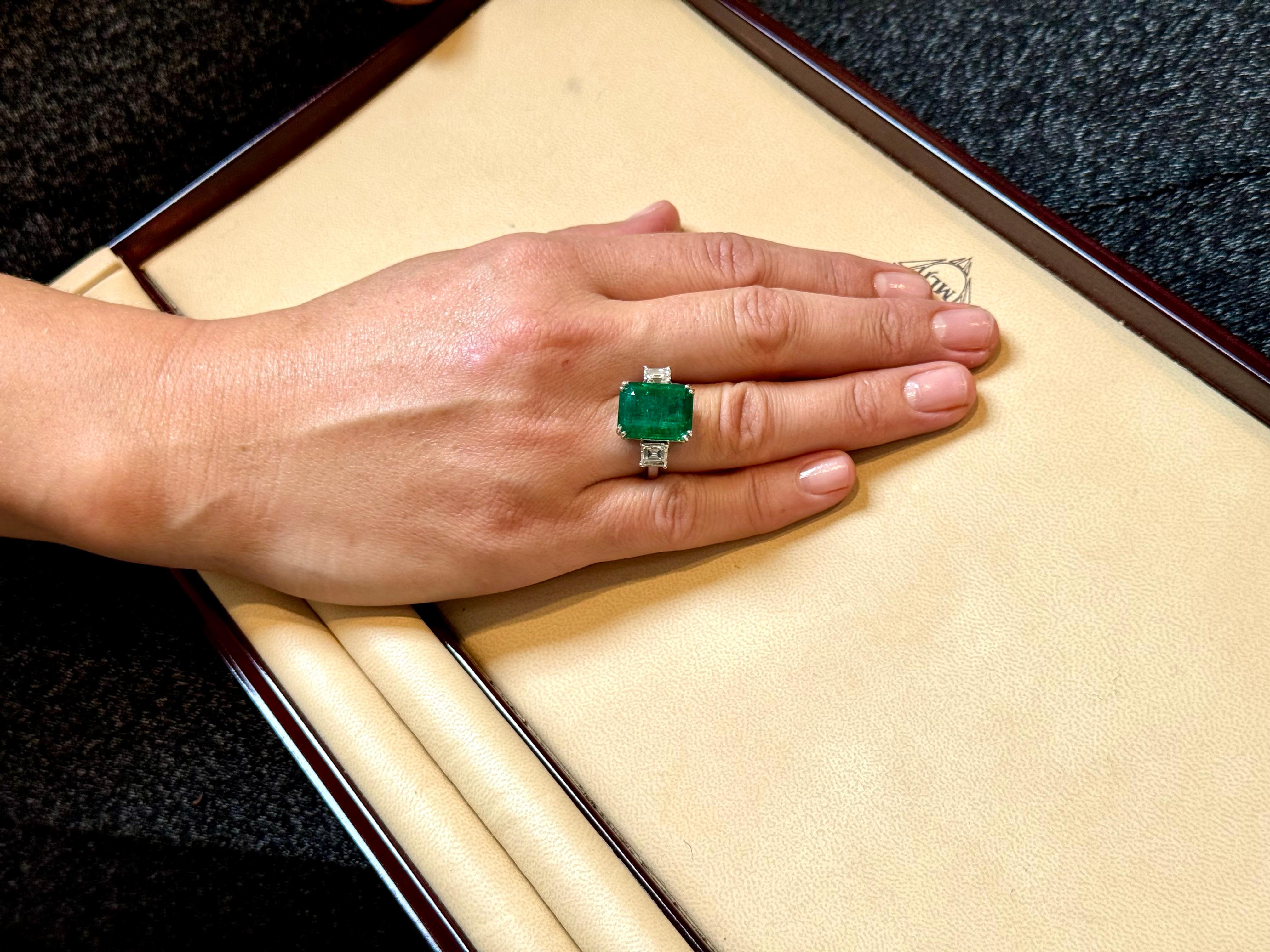 12 Carat Emerald Cut Colombian Emerald and 1.6 Carat Diamond 18 Karat Gold Ring For Sale 11