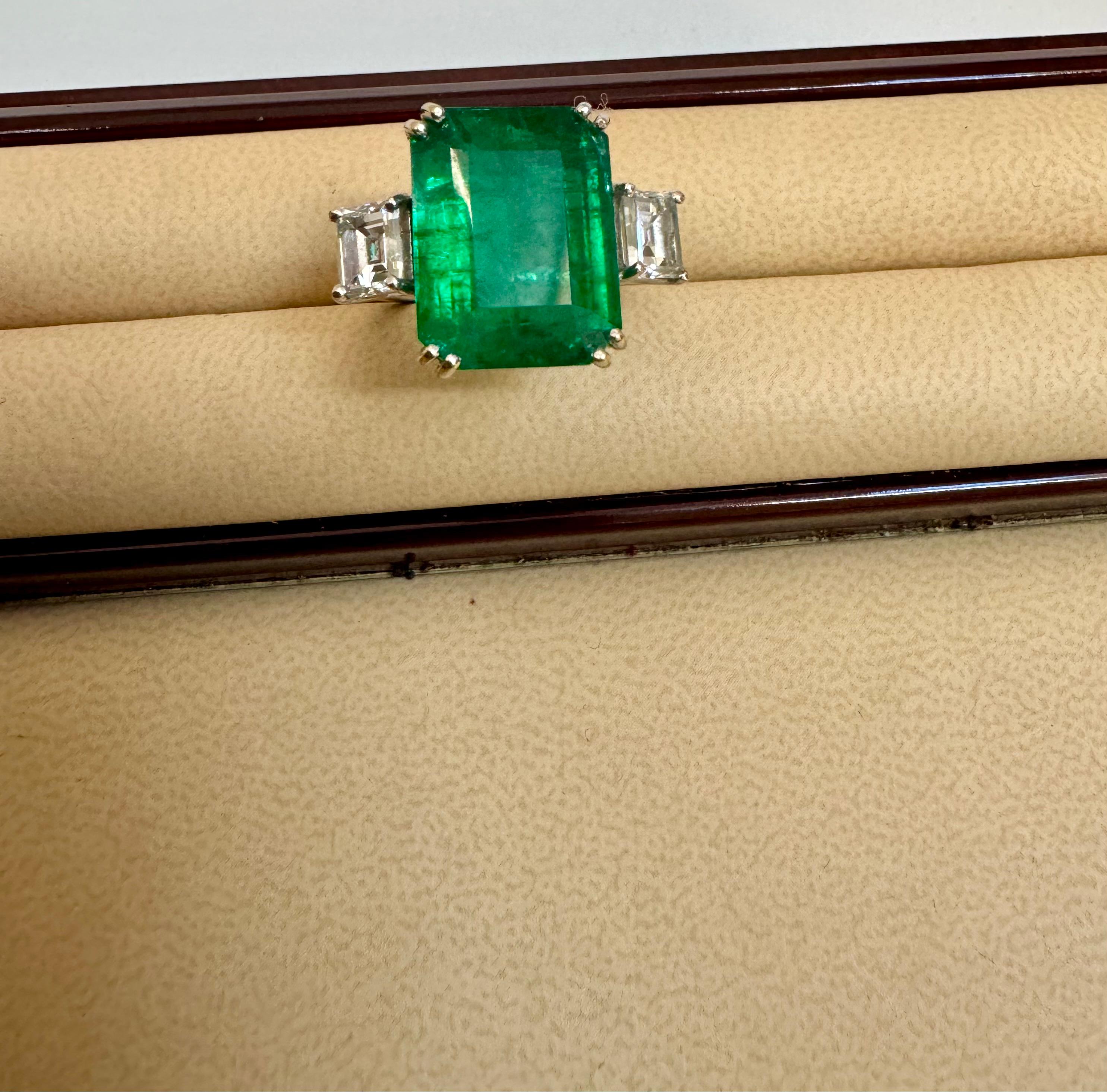 12 Carat Emerald Cut Colombian Emerald and 1.6 Carat Diamond 18 Karat Gold Ring For Sale 2