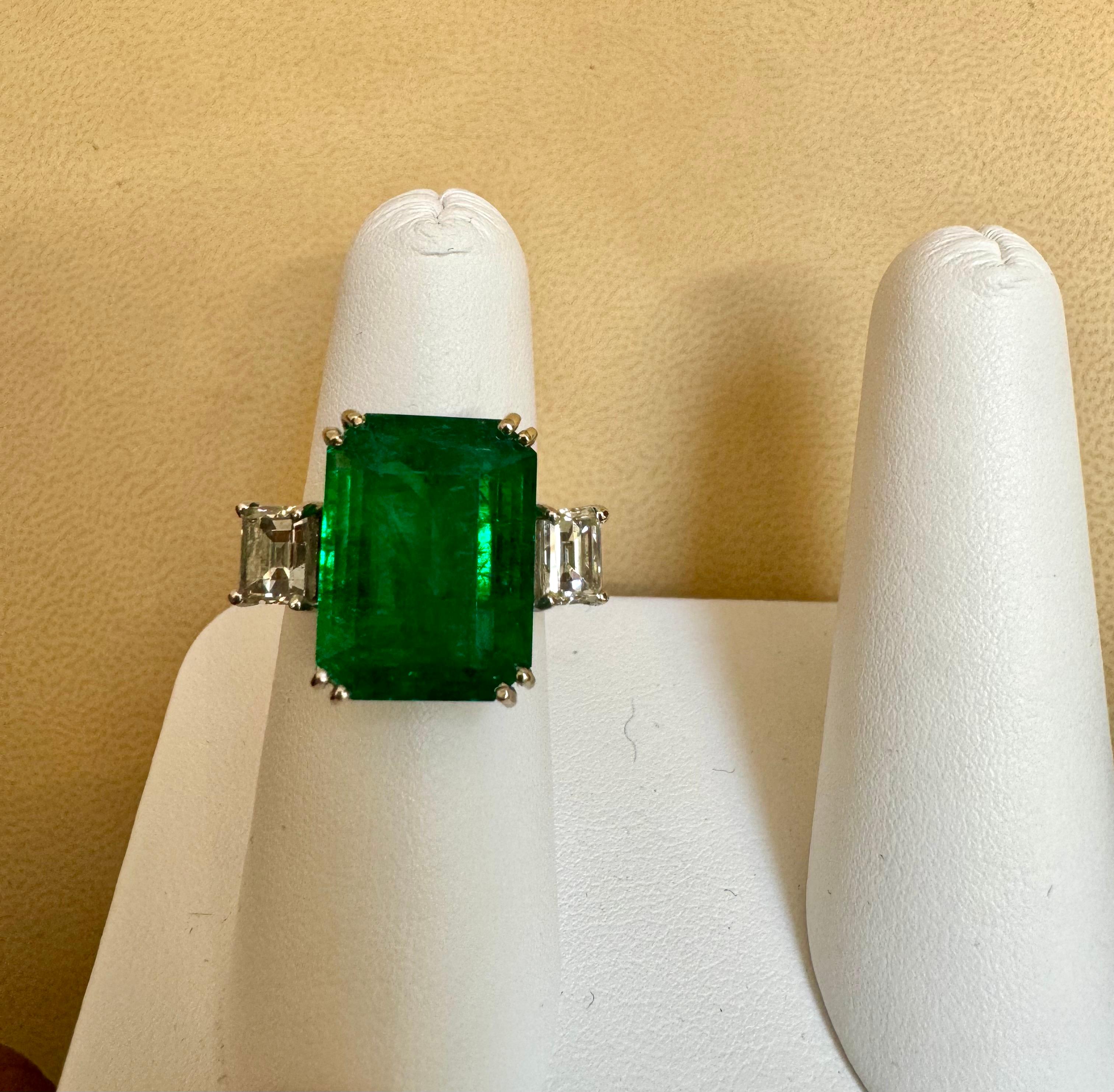 12 Carat Emerald Cut Colombian Emerald and 1.6 Carat Diamond 18 Karat Gold Ring For Sale 3